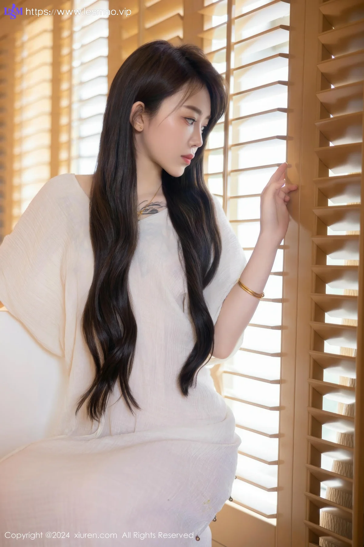 XiuRen 秀人 No.8842 夏竹 浅色连衣裙性感写真 - 15