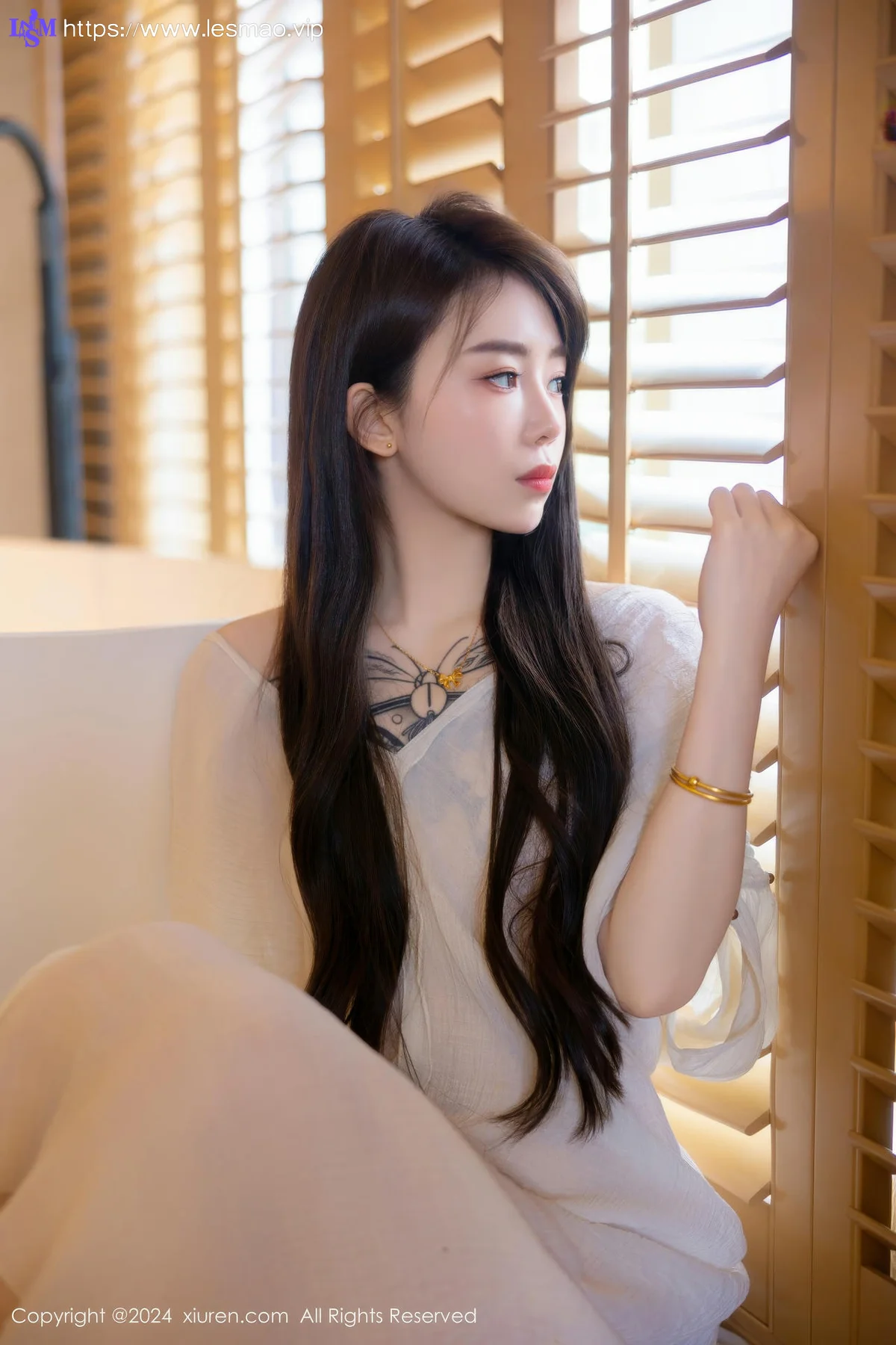 XiuRen 秀人 No.8842 夏竹 浅色连衣裙性感写真 - 16