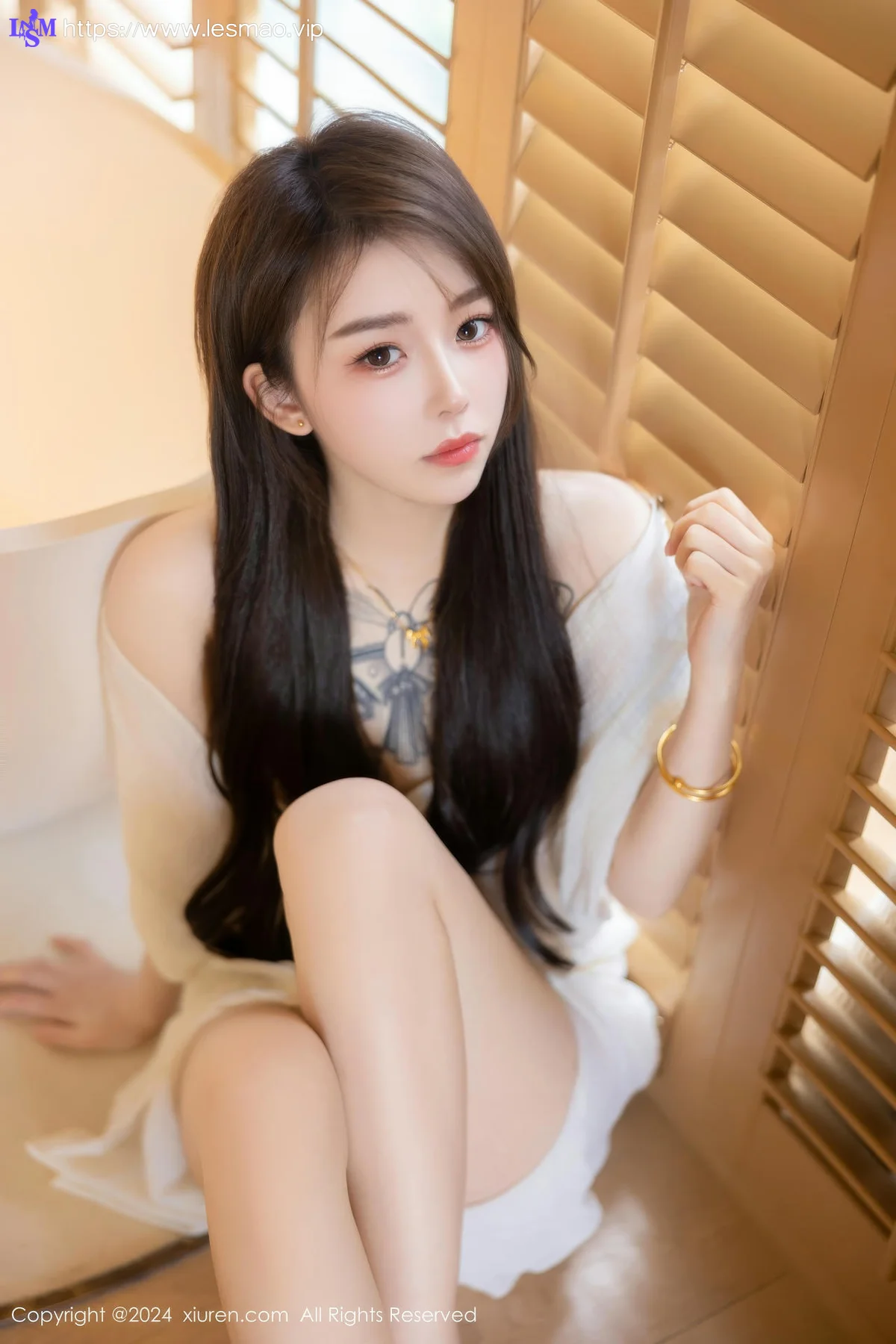 XiuRen 秀人 No.8842 夏竹 浅色连衣裙性感写真 - 17