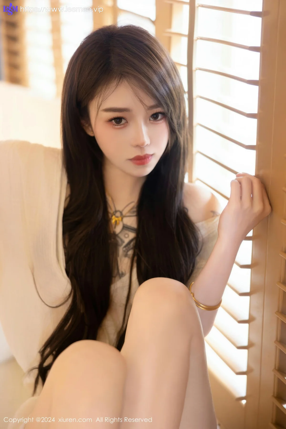 XiuRen 秀人 No.8842 夏竹 浅色连衣裙性感写真 - 18