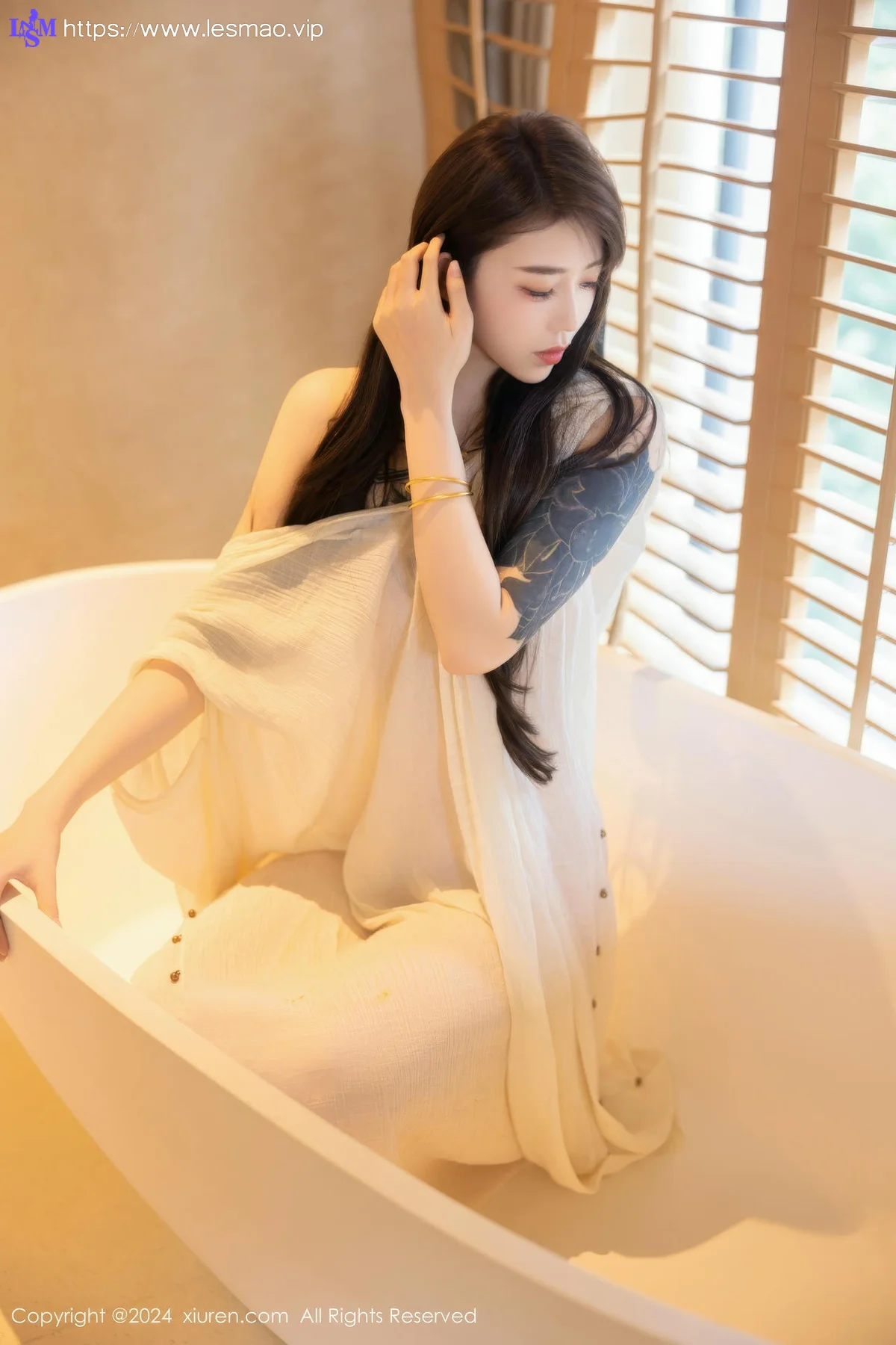 XiuRen 秀人 No.8842 夏竹 浅色连衣裙性感写真 - 31