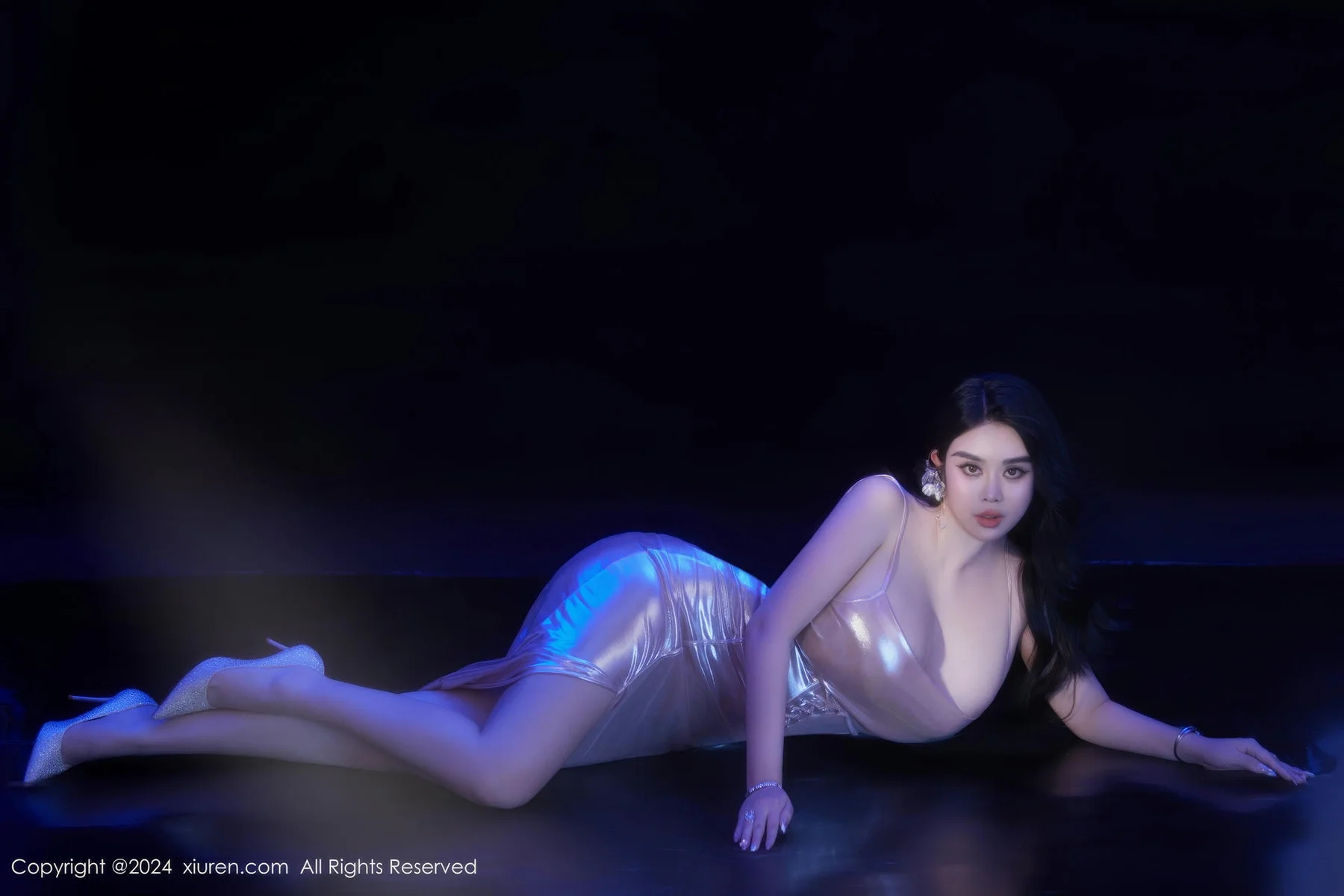 XiuRen 秀人 No.8878 戴渃欣 紫色连衣短裙性感写真 - 32