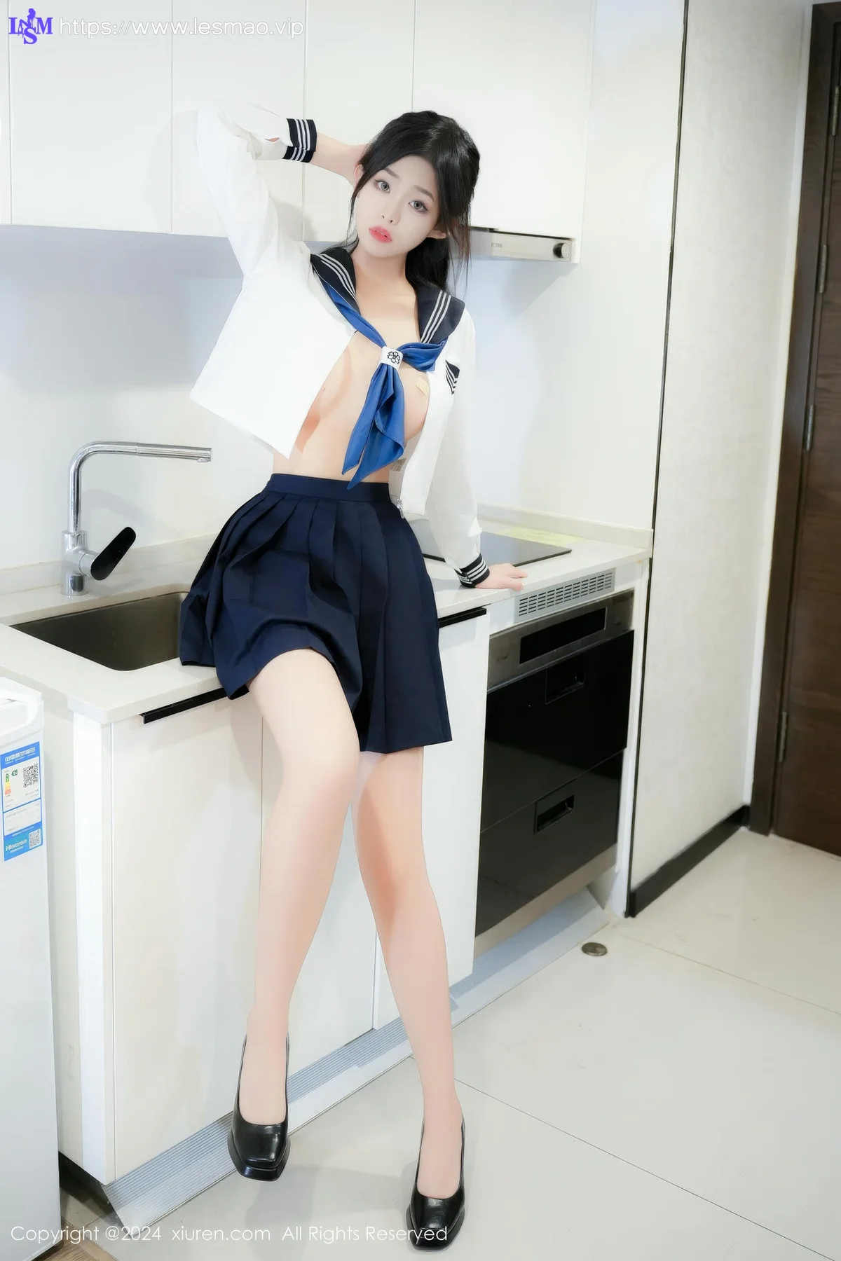 XiuRen 秀人 No.8879 董林越 蓝白色校服性感写真 - 16