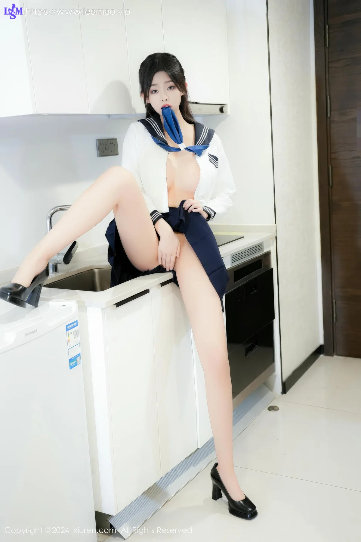 XiuRen 秀人 No.8879 董林越 蓝白色校服性感写真 - 20