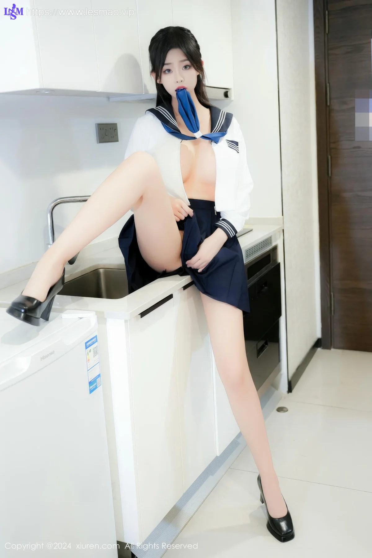 XiuRen 秀人 No.8879 董林越 蓝白色校服性感写真 - 21