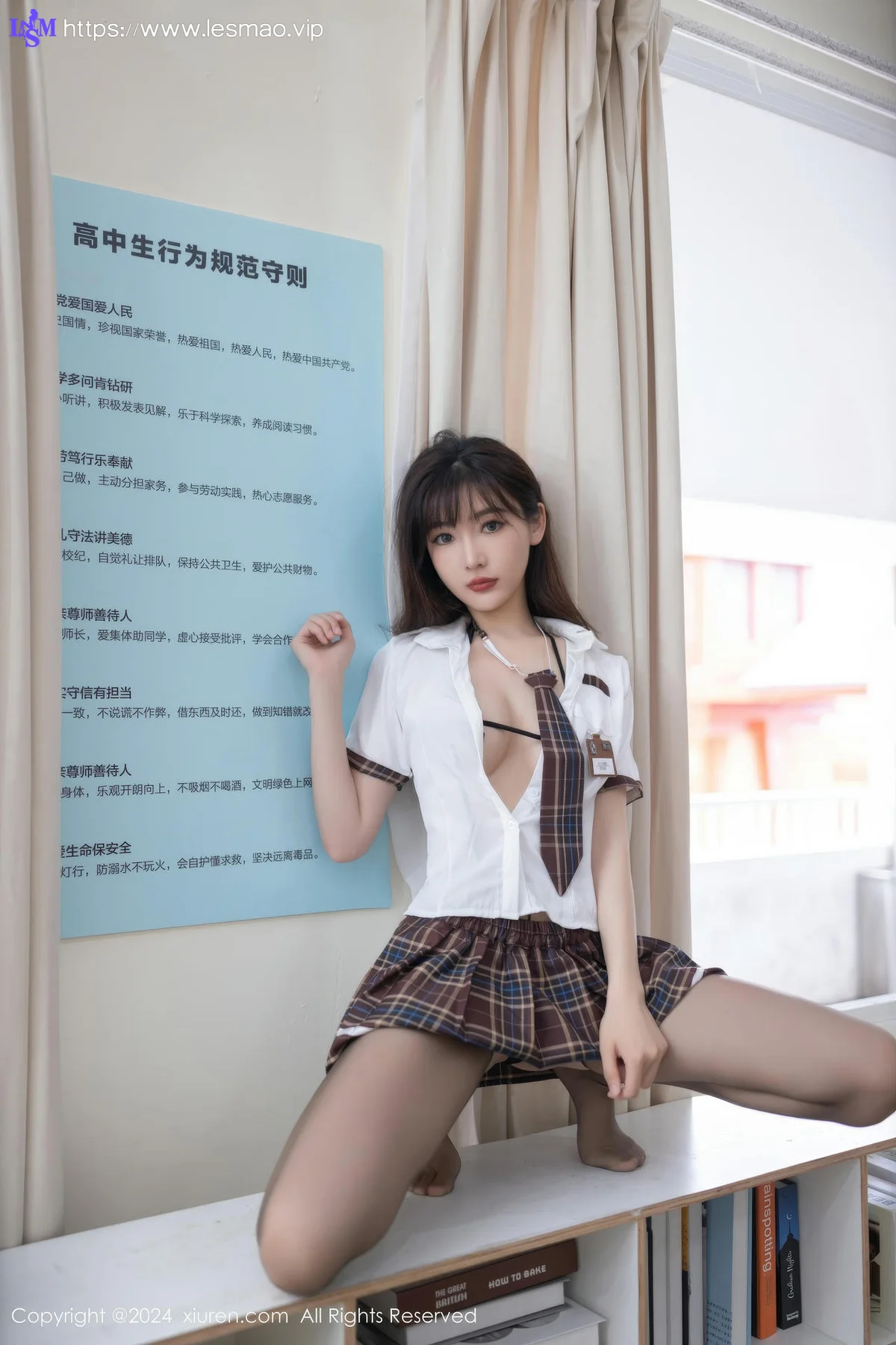 XiuRen 秀人 No.8918 陆萱萱 学生制服迪拜旅拍1 - 13