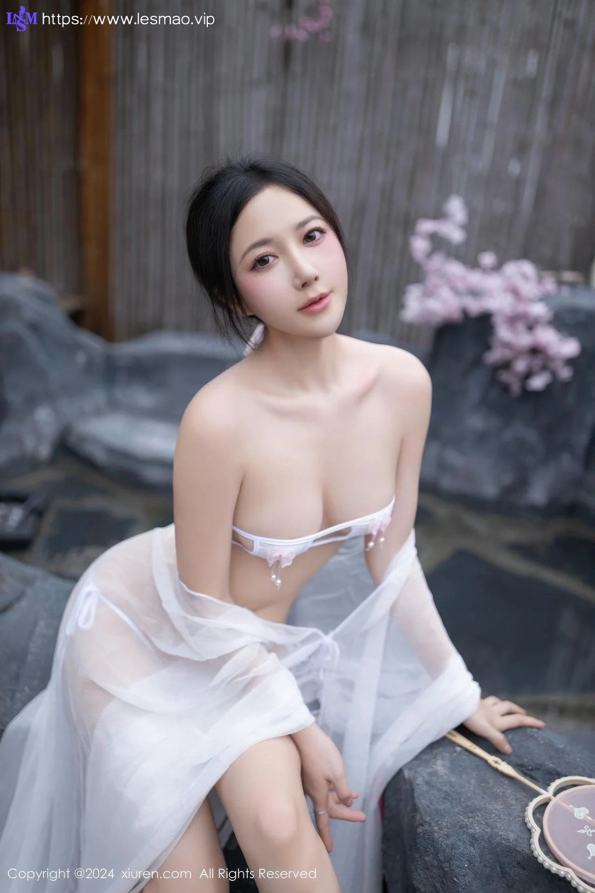 XiuRen 秀人 No.8927 鱼子酱Fish 白色轻透连衣裙迪拜旅拍11 - 19