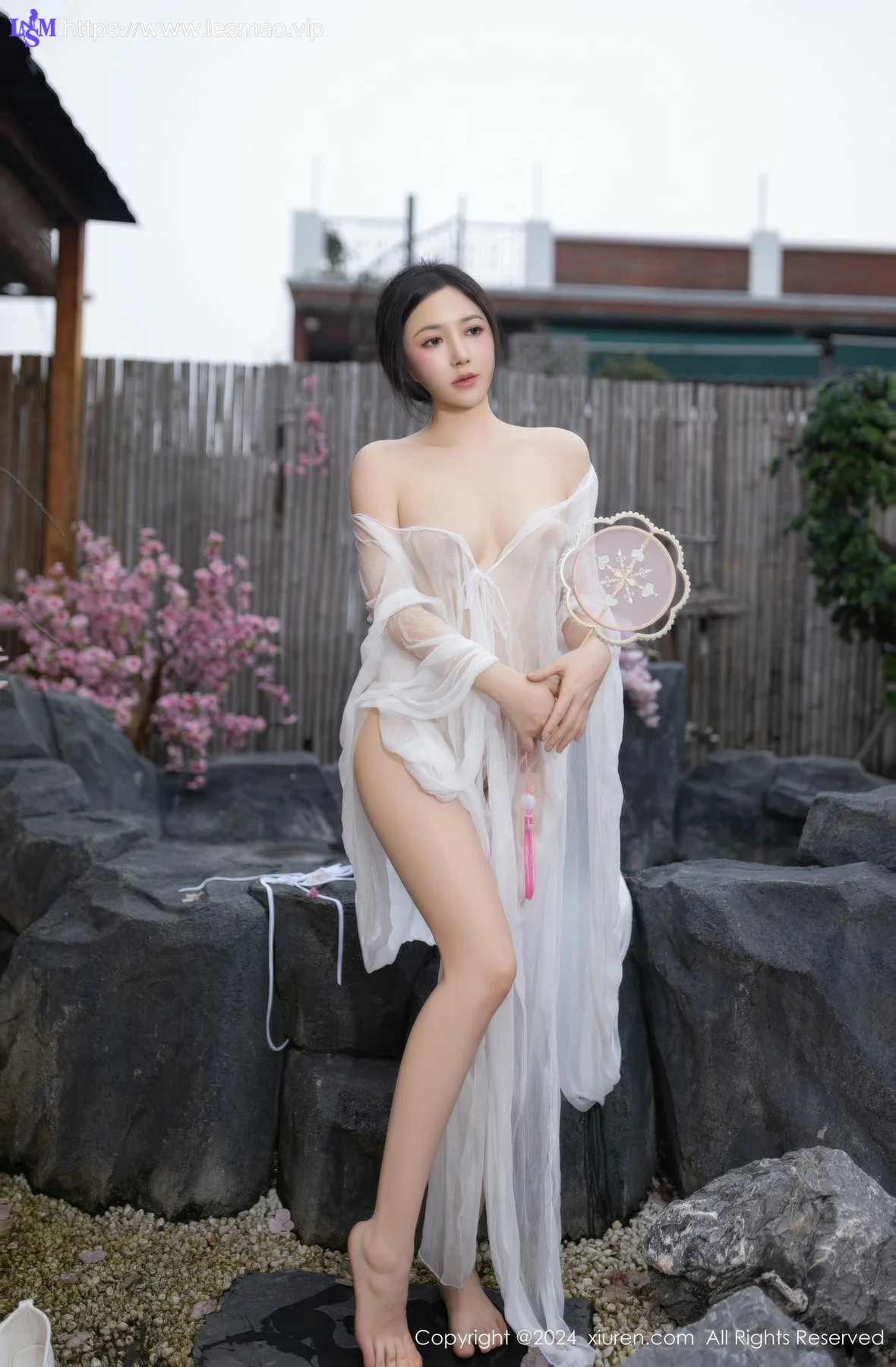 XiuRen 秀人 No.8927 鱼子酱Fish 白色轻透连衣裙迪拜旅拍11 - 78