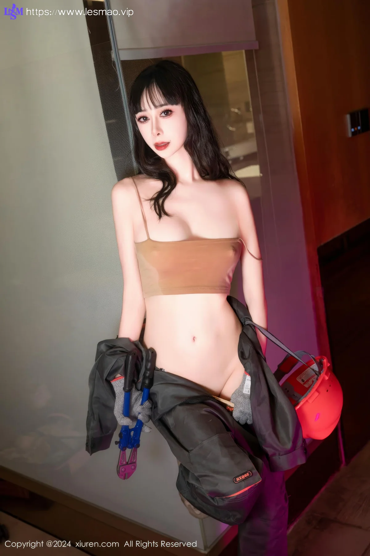 XiuRen 秀人 No.8938 宝宝甜 上门女维修工特殊服务性感写真 - 41