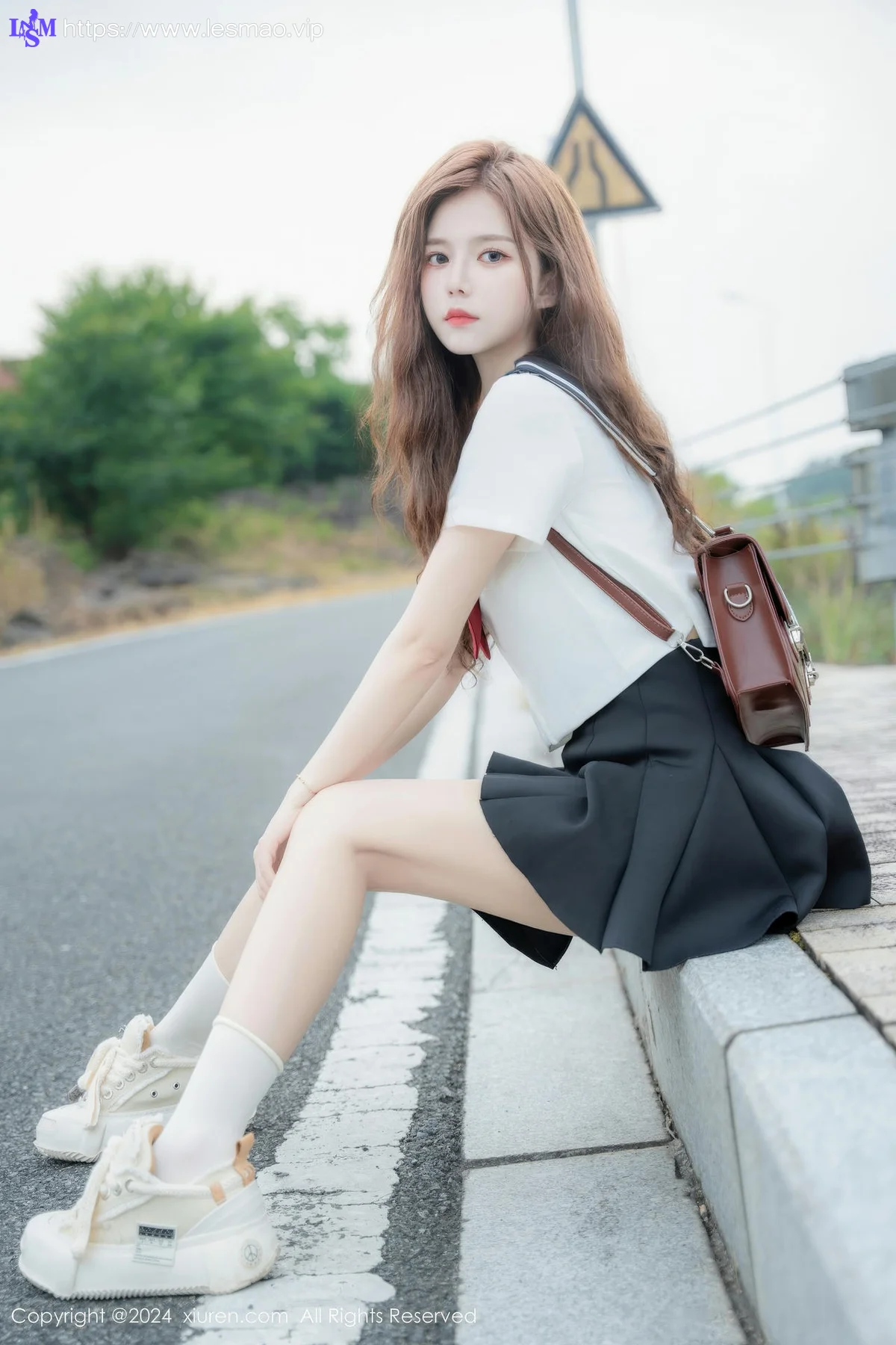 XiuRen 秀人 No.8948 拍黄瓜girl 首套写真JK制服22 - 44