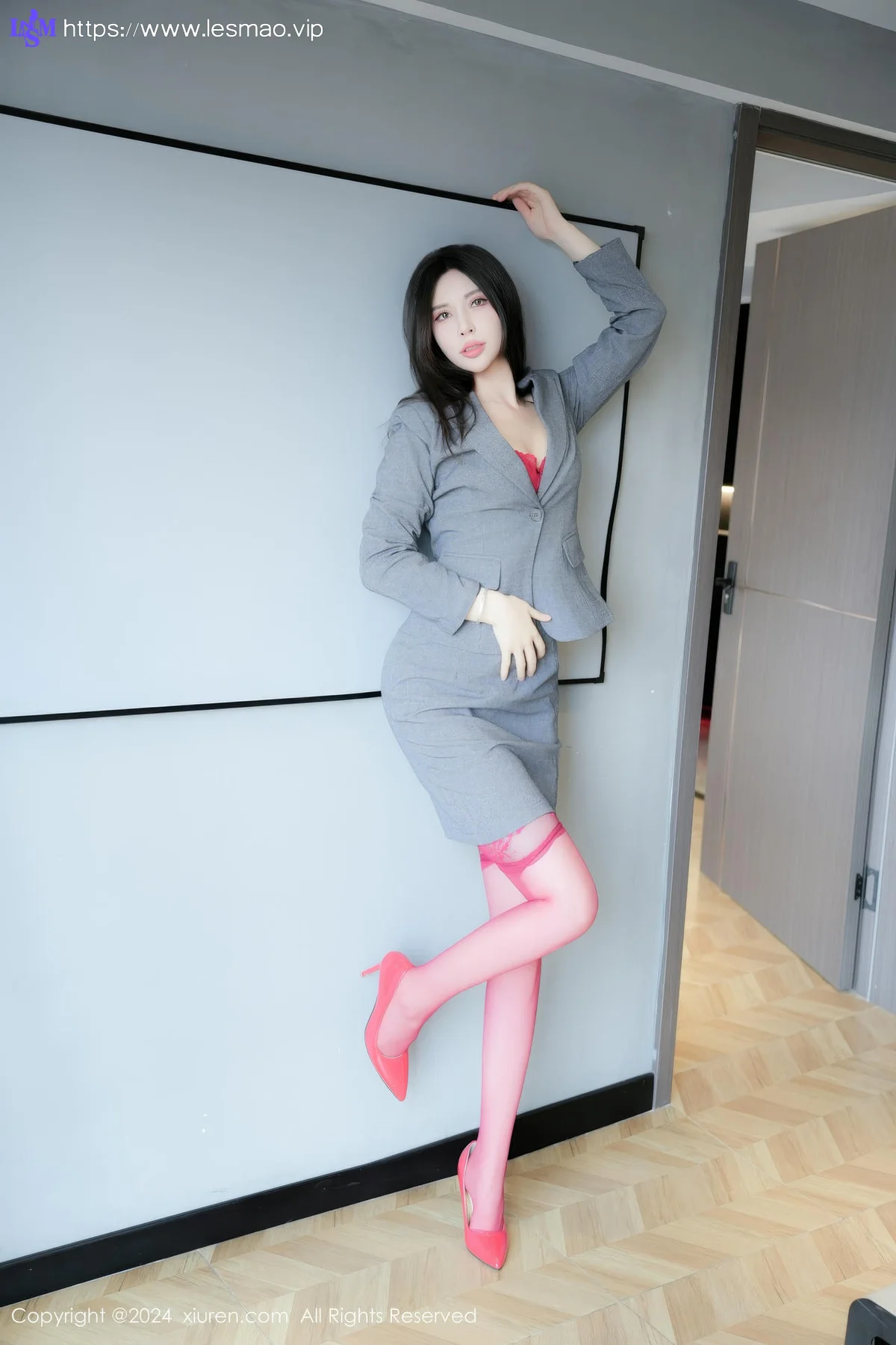 XiuRen 秀人 No.8967 曼柔 红色丝袜性感写真 - 11