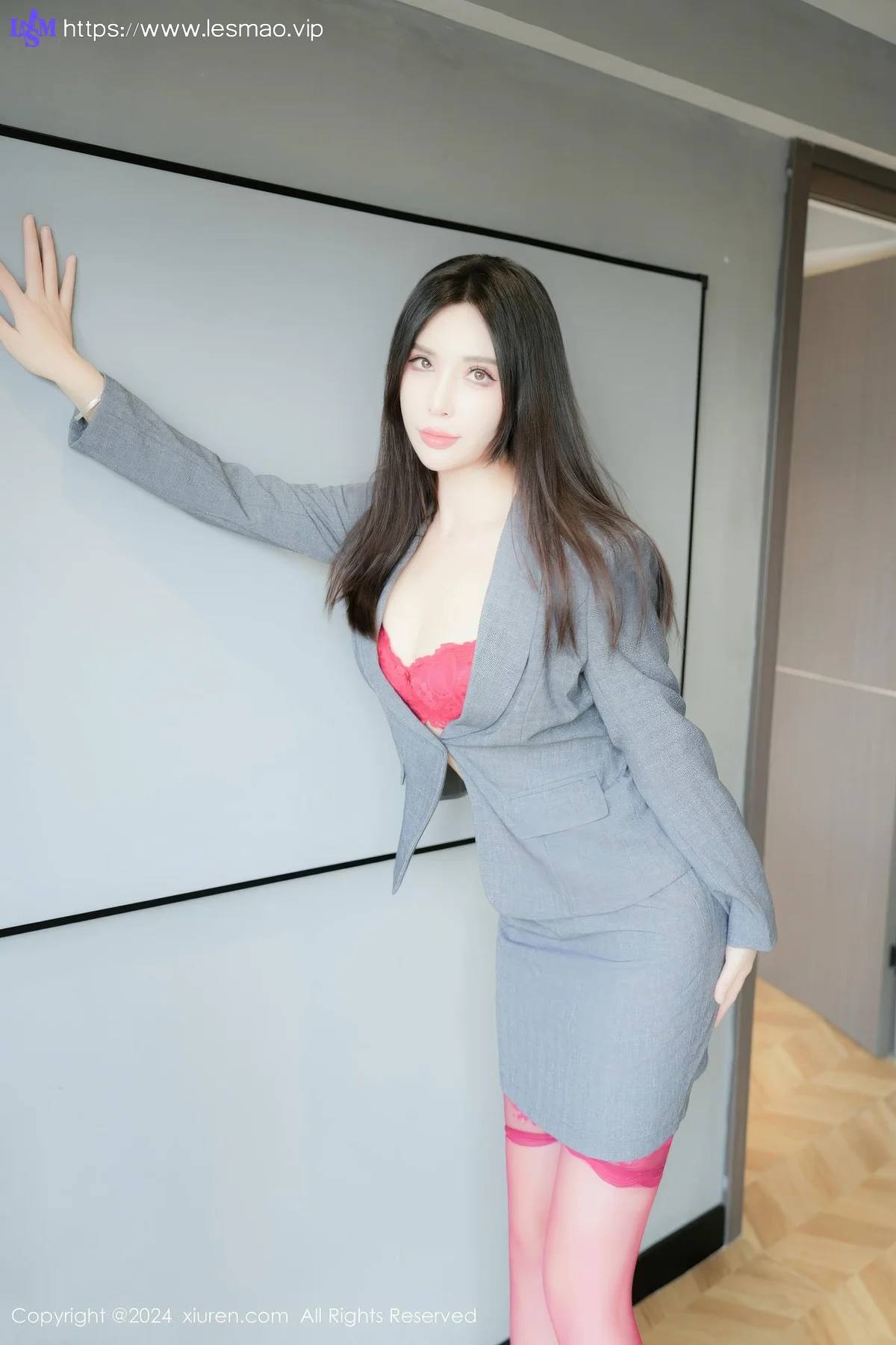 XiuRen 秀人 No.8967 曼柔 红色丝袜性感写真 - 16