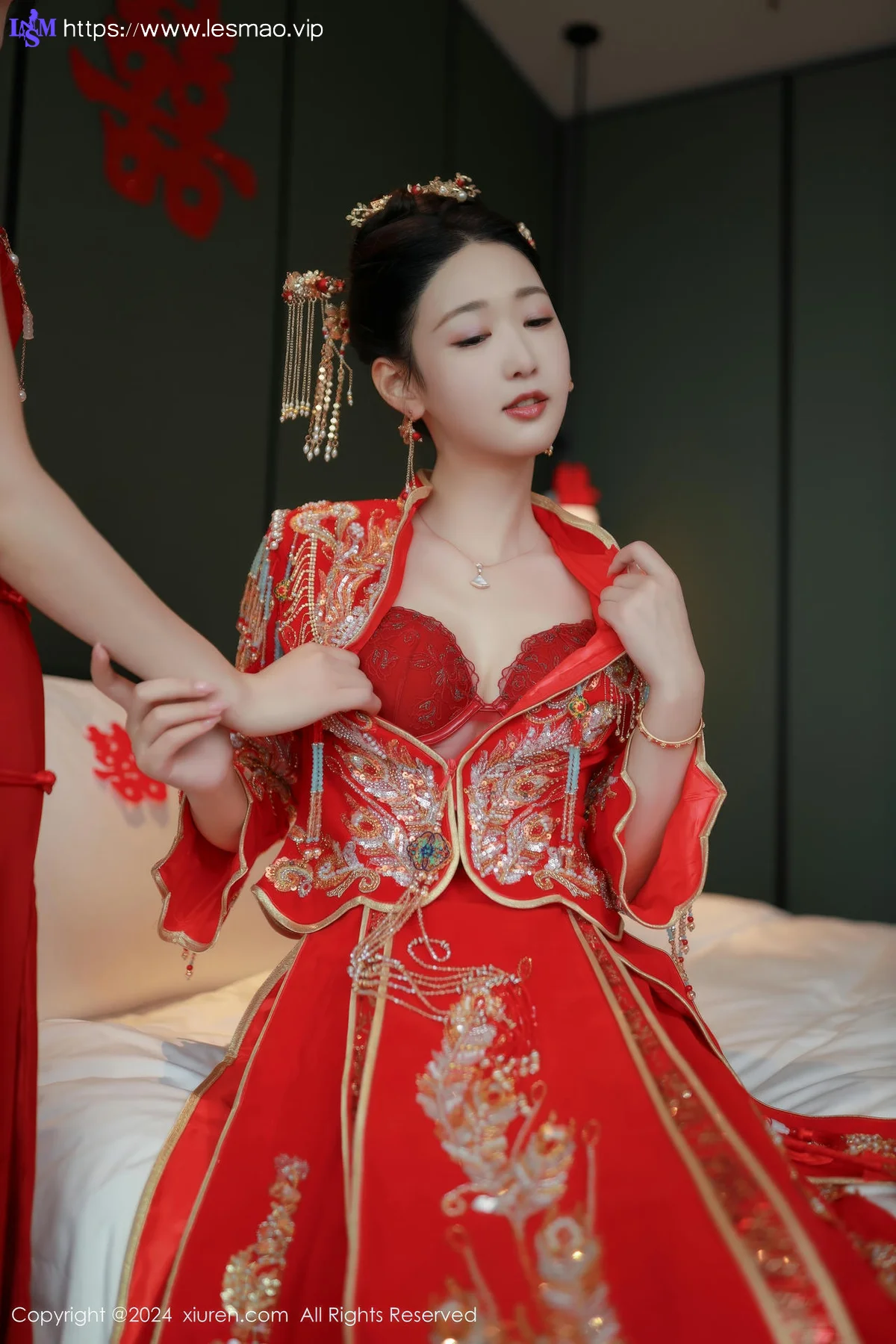 XiuRen 秀人 No.8972 唐安琪 红色新娘服饰迪拜旅拍111 - 18