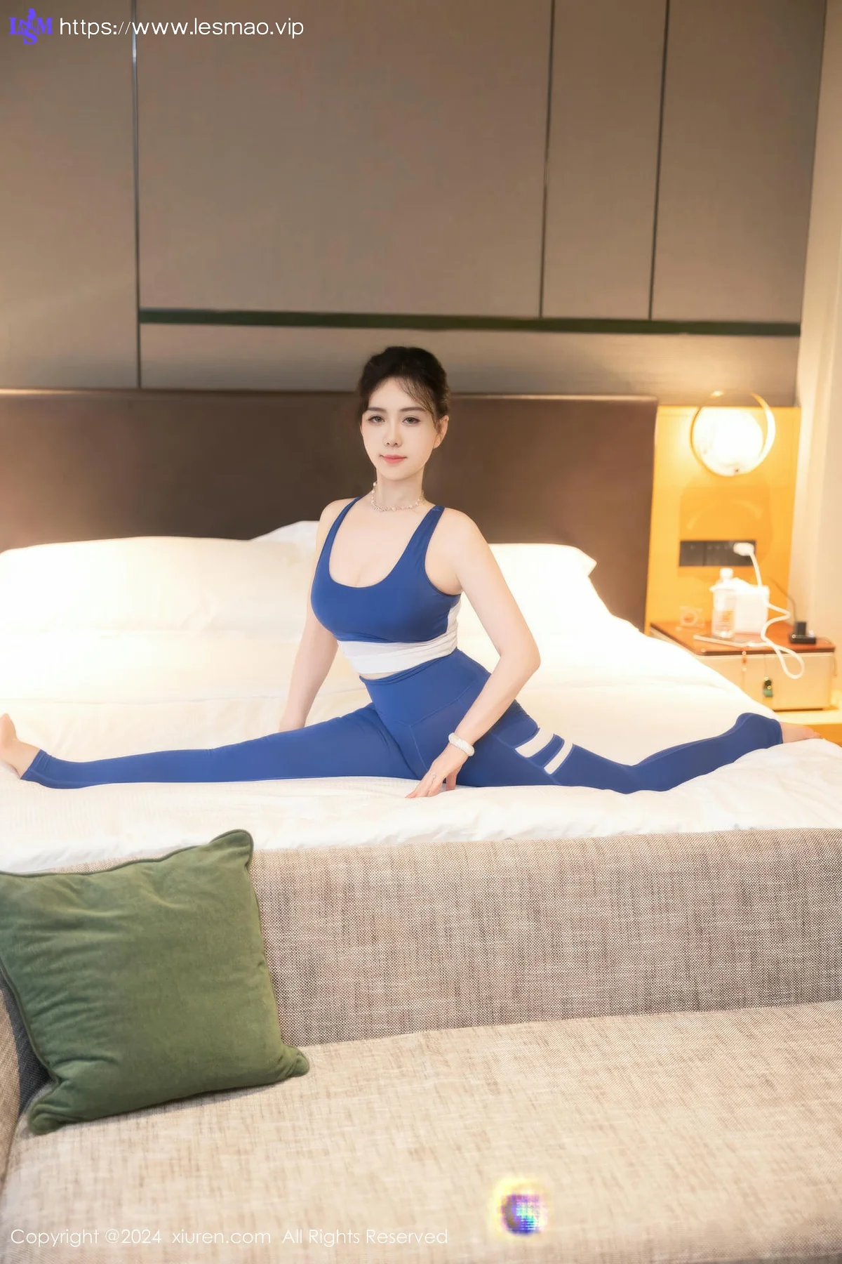 XiuRen 秀人 No.8977 吴怡怡 首套写真蓝色瑜伽服 - 15