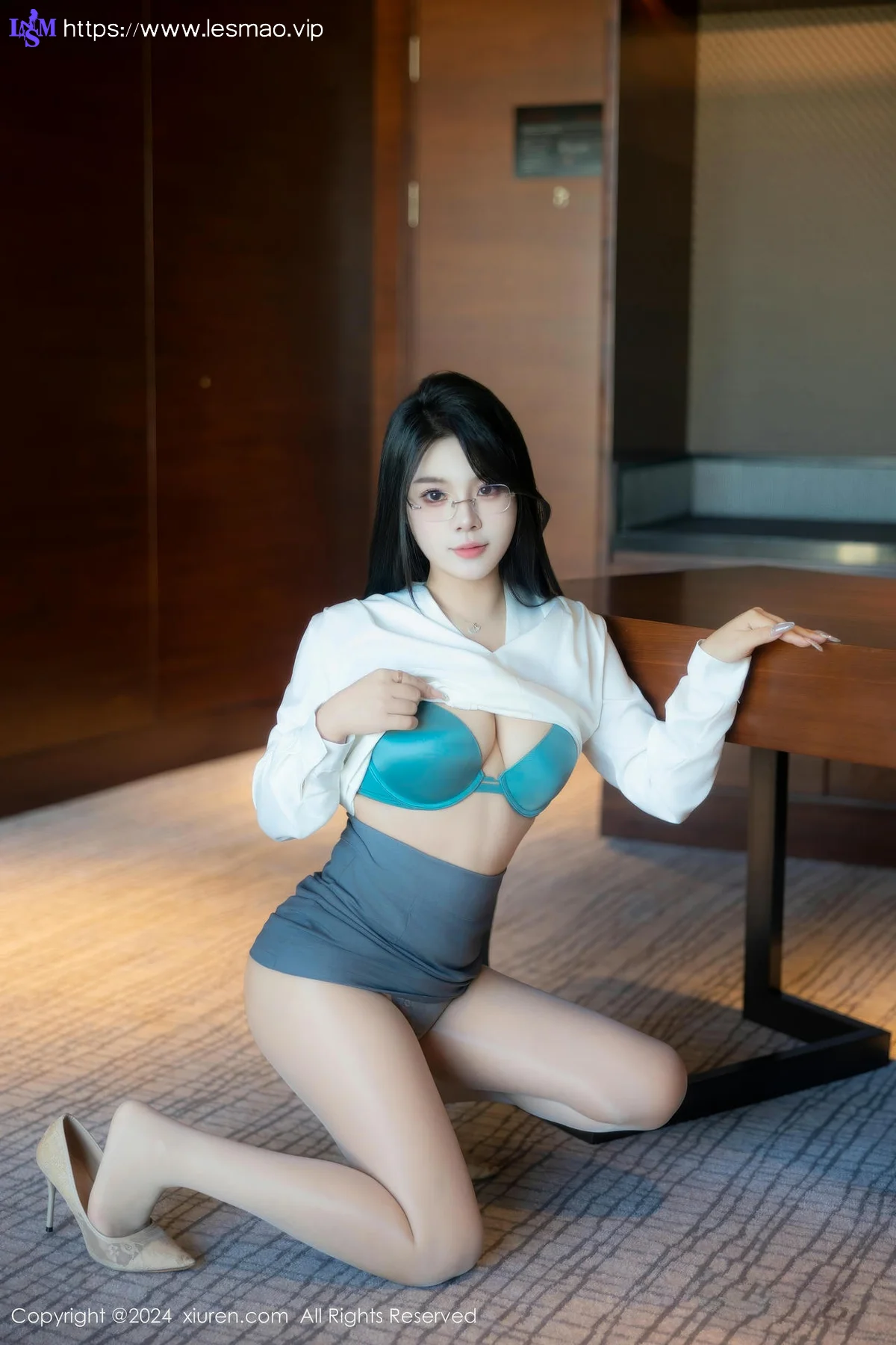 XiuRen 秀人 No.8989 麦田 首套写真白色OL2 - 16