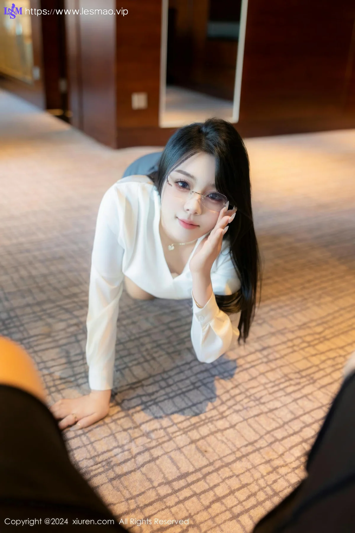 XiuRen 秀人 No.8989 麦田 首套写真白色OL2 - 28