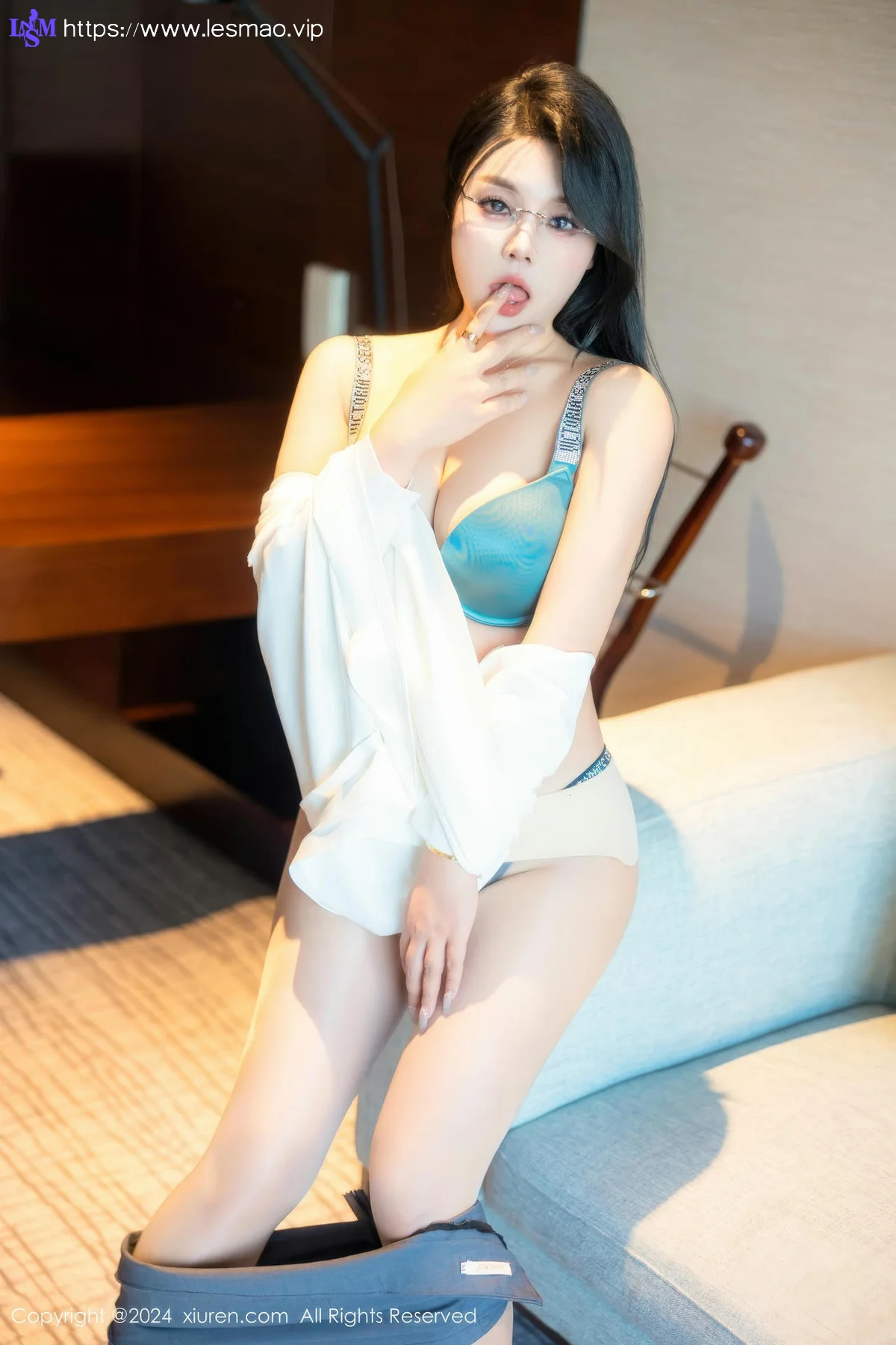 XiuRen 秀人 No.8989 麦田 首套写真白色OL2 - 54