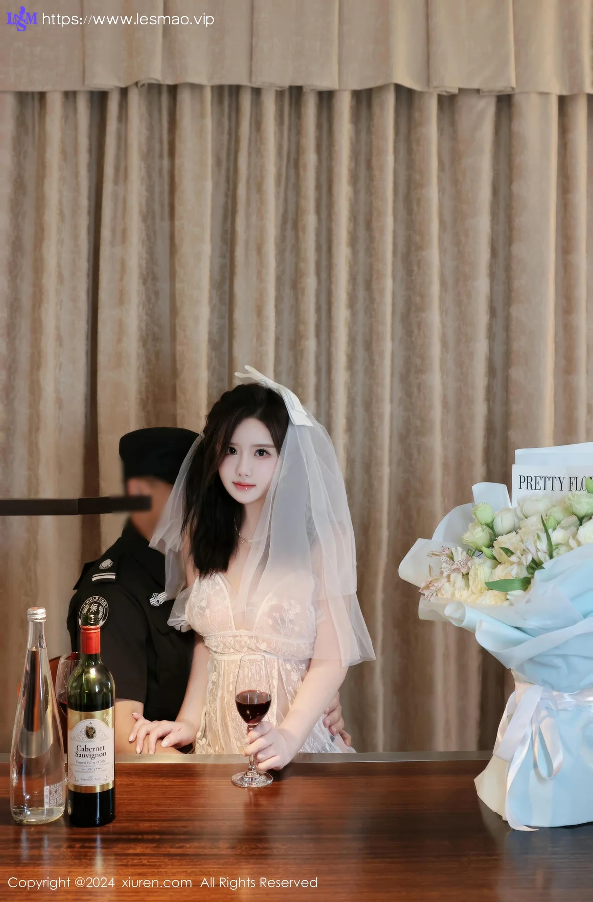 XiuRen 秀人 No.8991 小薯条nienie 连衣短裙性感写真11 - 24