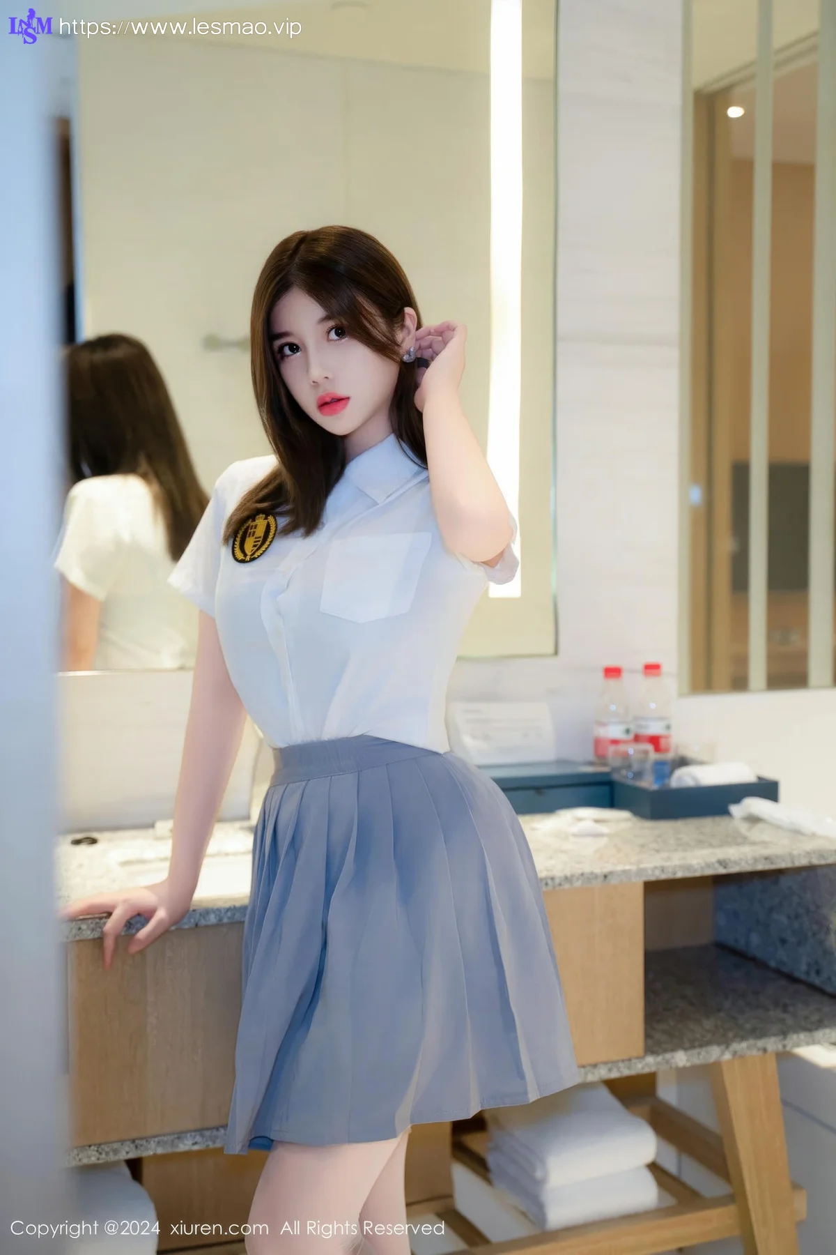XiuRen 秀人 No.9066 周jojobaby 灰色短裙白色丝袜性感写真 - 21