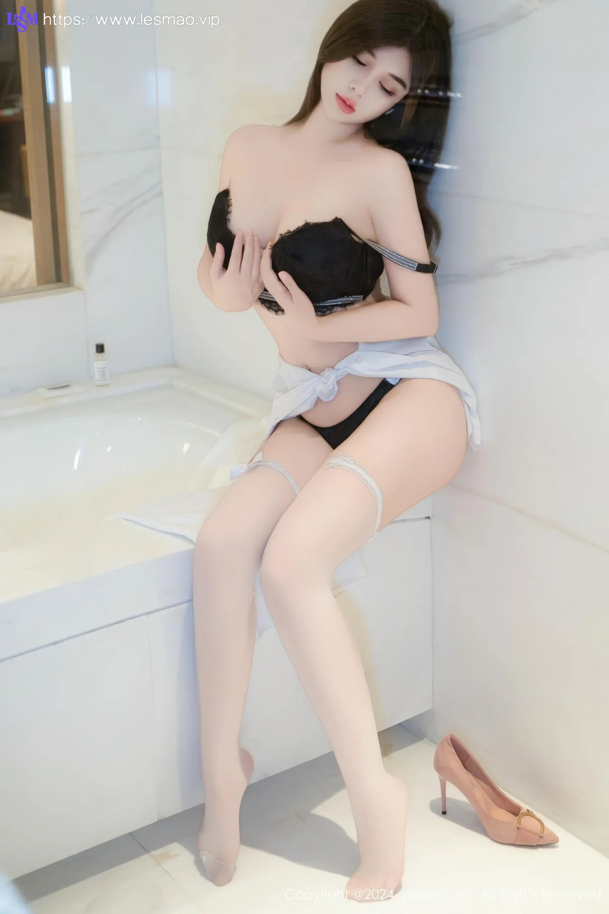 XiuRen 秀人 No.9066 周jojobaby 灰色短裙白色丝袜性感写真 - 61