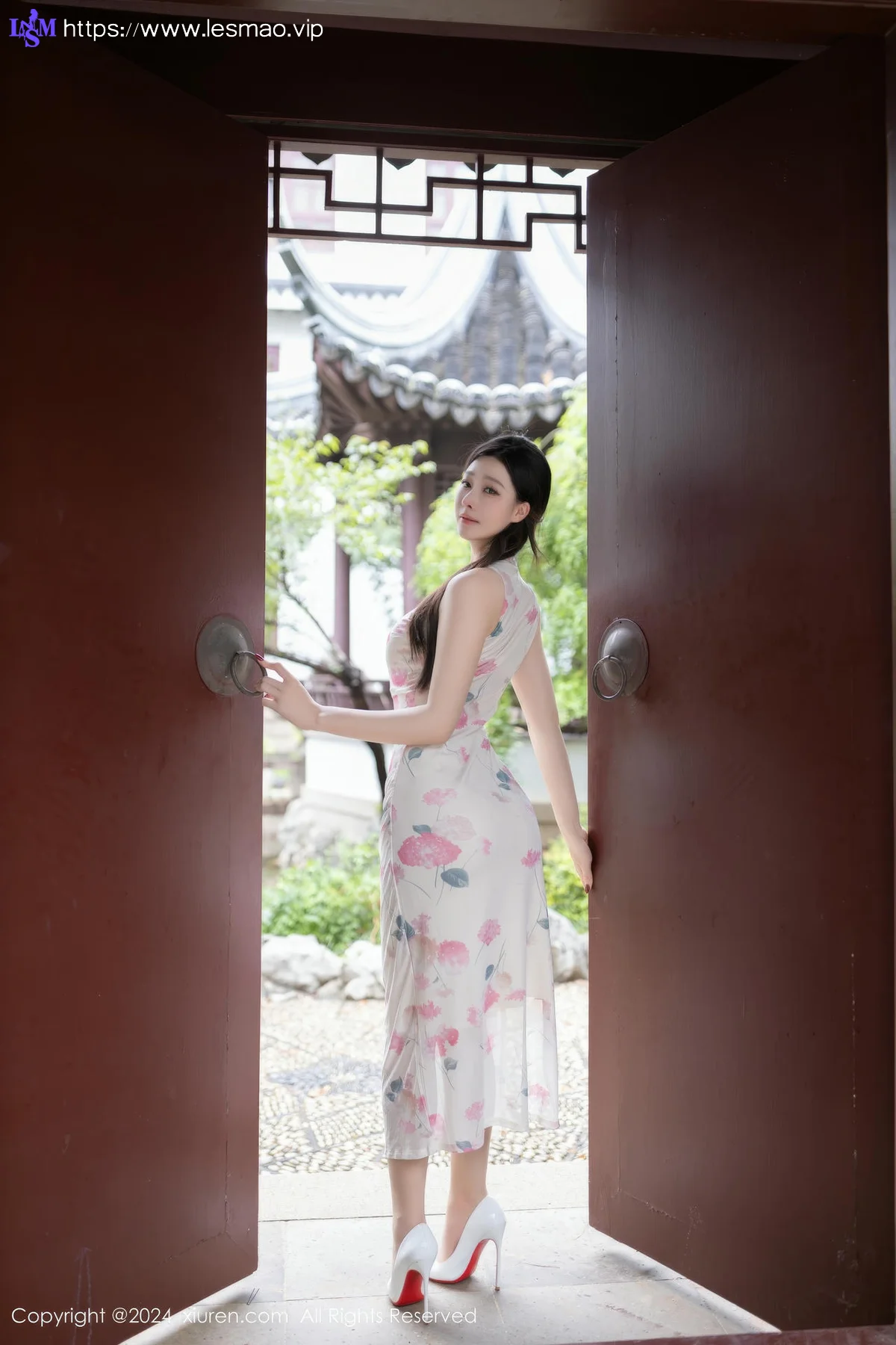 XiuRen 秀人 No.9087 小逗逗 诱人肉色丝袜性感写真11 - 15