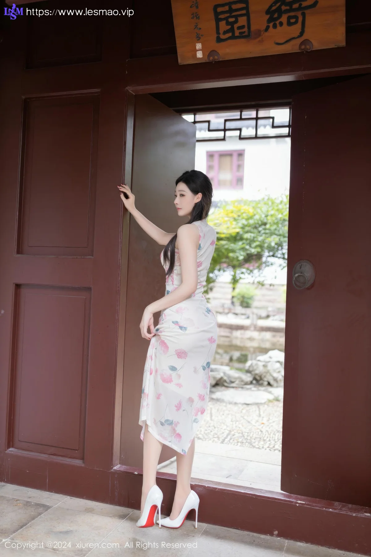 XiuRen 秀人 No.9087 小逗逗 诱人肉色丝袜性感写真11 - 17