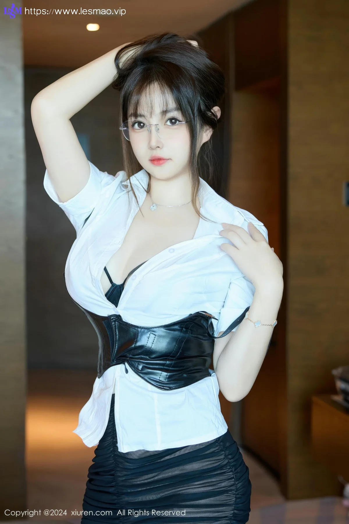 XiuRen 秀人 No.9104 养乐多Doll 白色OL性感写真 - 16
