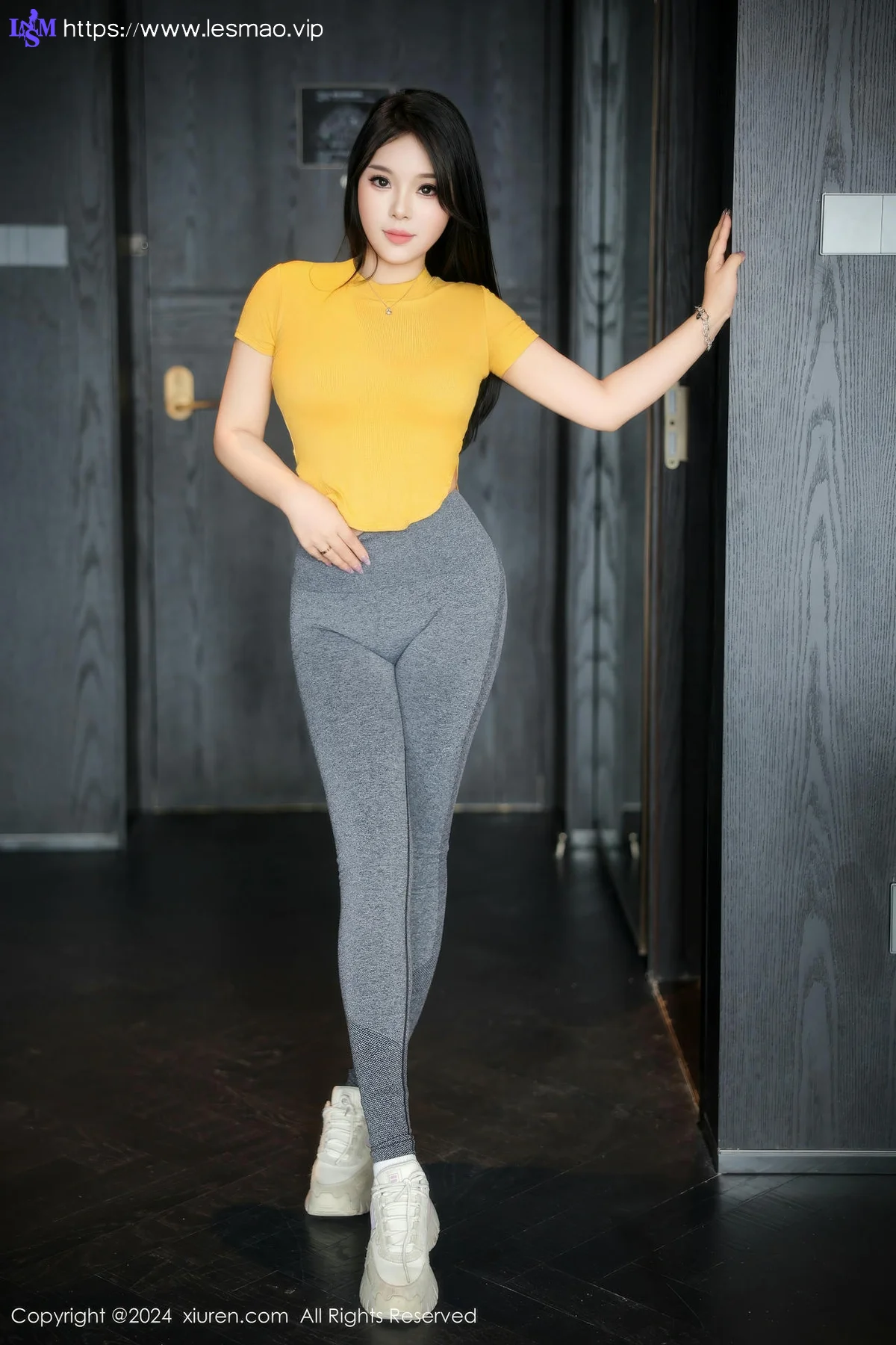XiuRen 秀人 No.9117 麦田 健身美女s身材 - 15