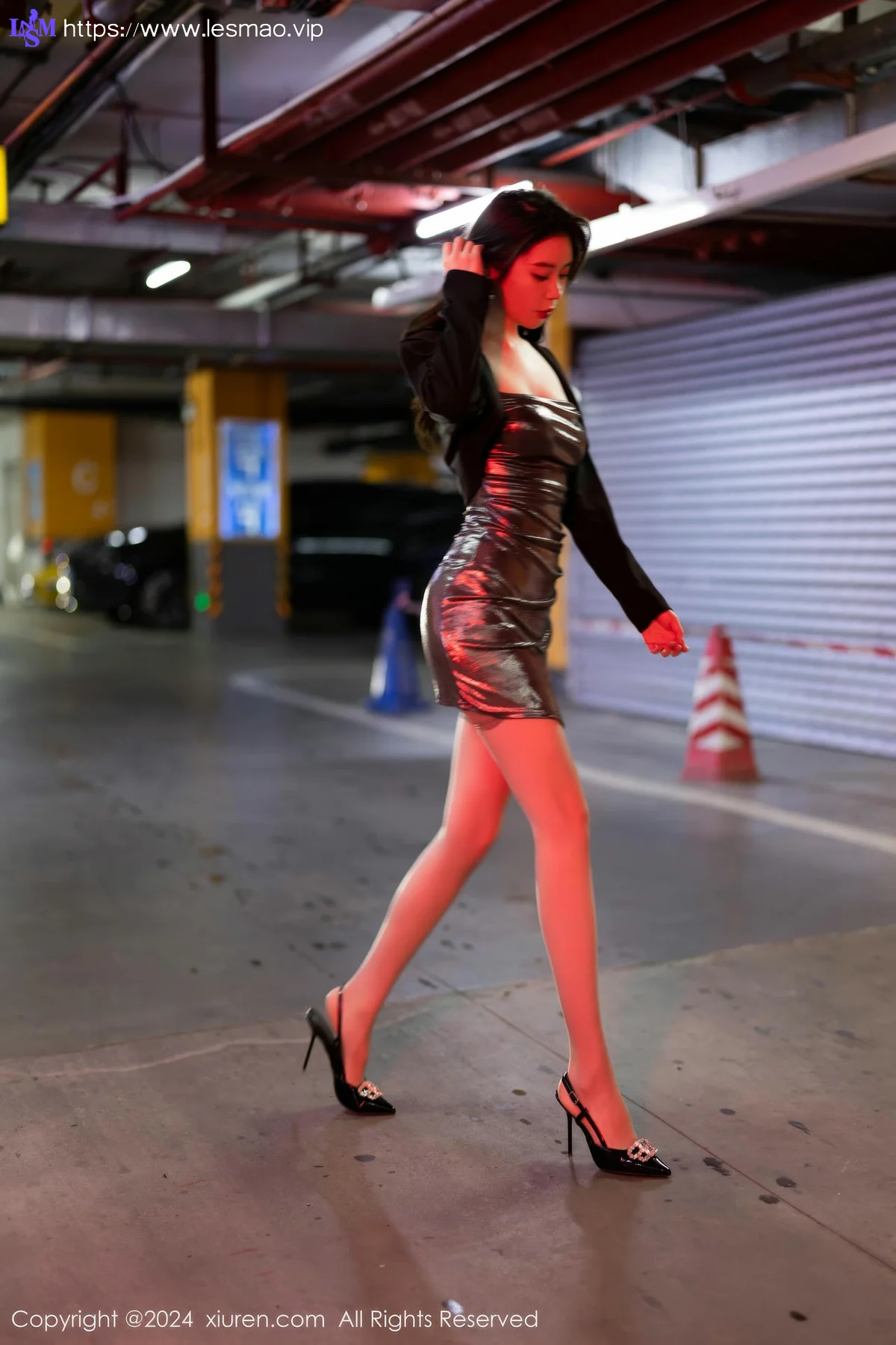 XiuRen 秀人 No.9137 梦心玥 深灰色吊带短裙性感写真 - 15