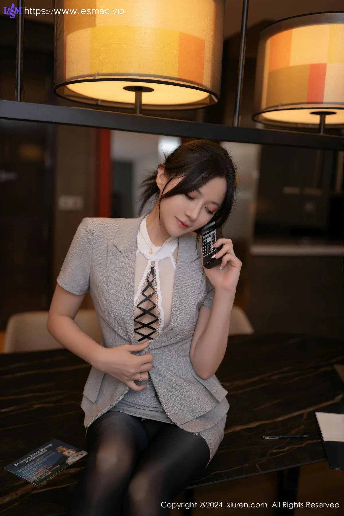 XiuRen 秀人 No.9189 鱼子酱Fish 灰色OL服饰韩国旅拍写真 - 14