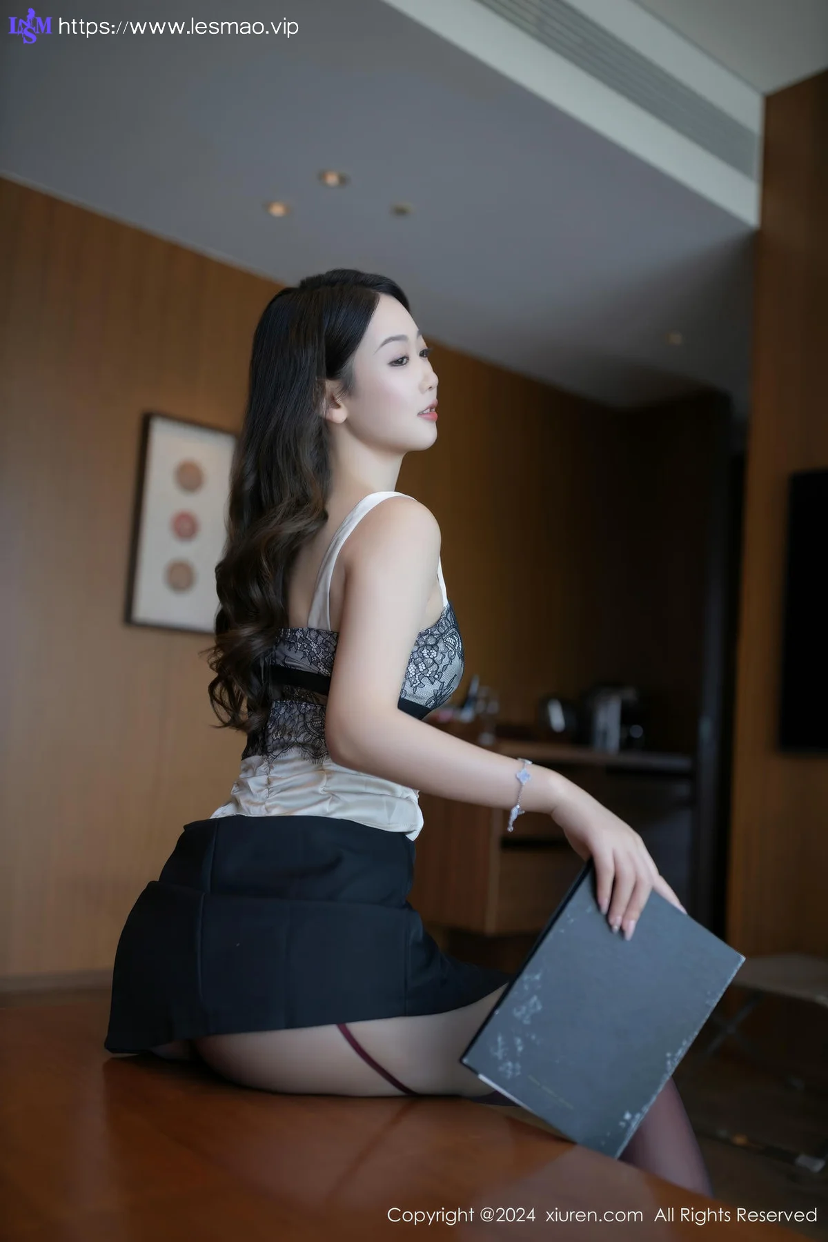 XiuRen 秀人 No.9231 唐安琪 红色丝袜黑色短裙 - 17