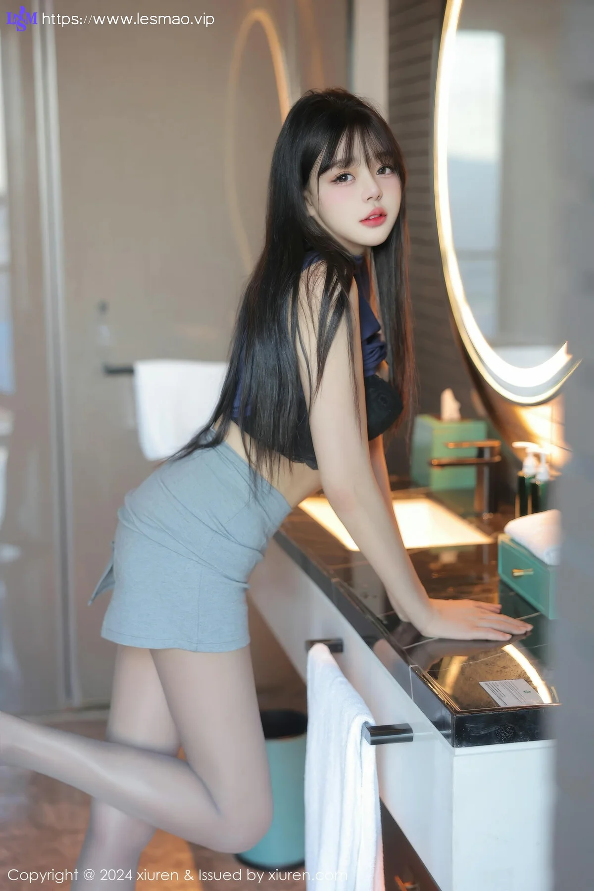 XiuRen 秀人 No.9233 柚柚小奶瓶 巨乳萝莉灰色短裙 - 22