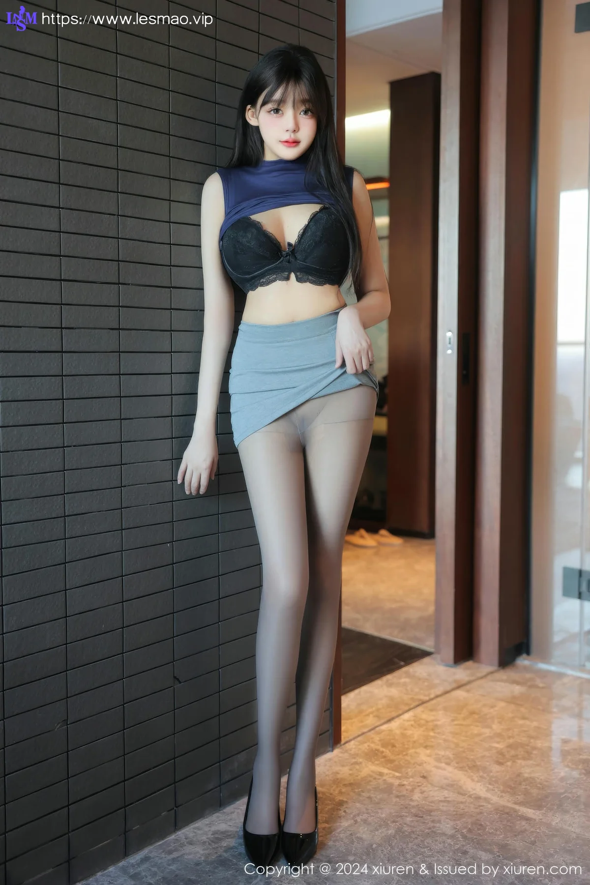 XiuRen 秀人 No.9233 柚柚小奶瓶 巨乳萝莉灰色短裙 - 25