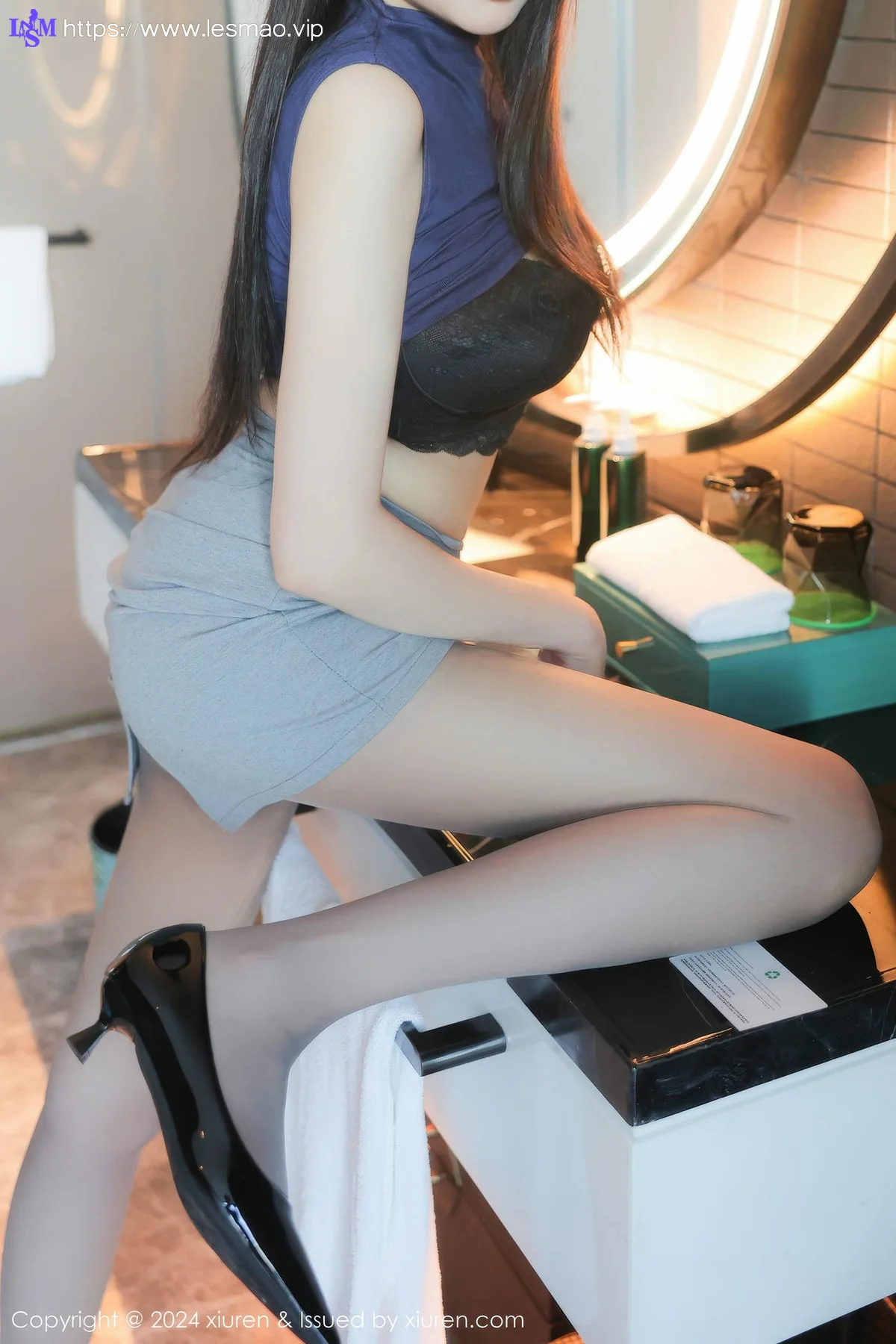 XiuRen 秀人 No.9233 柚柚小奶瓶 巨乳萝莉灰色短裙 - 28