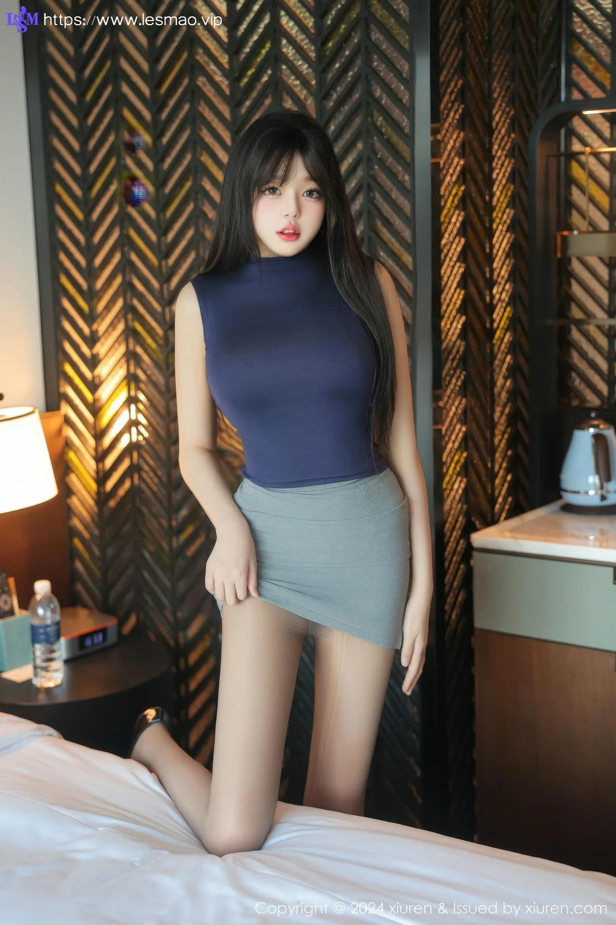 XiuRen 秀人 No.9233 柚柚小奶瓶 巨乳萝莉灰色短裙 - 34