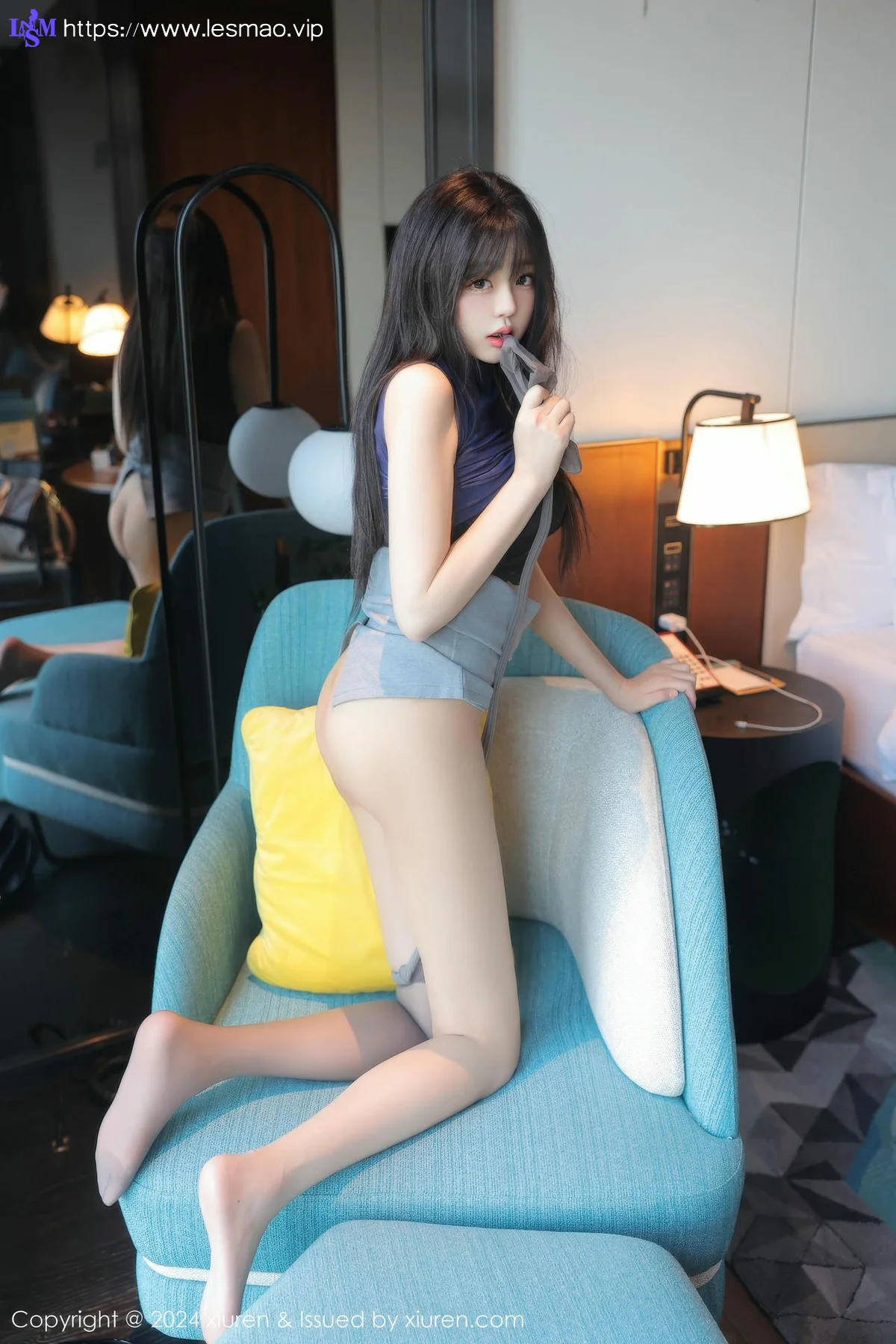 XiuRen 秀人 No.9233 柚柚小奶瓶 巨乳萝莉灰色短裙 - 68
