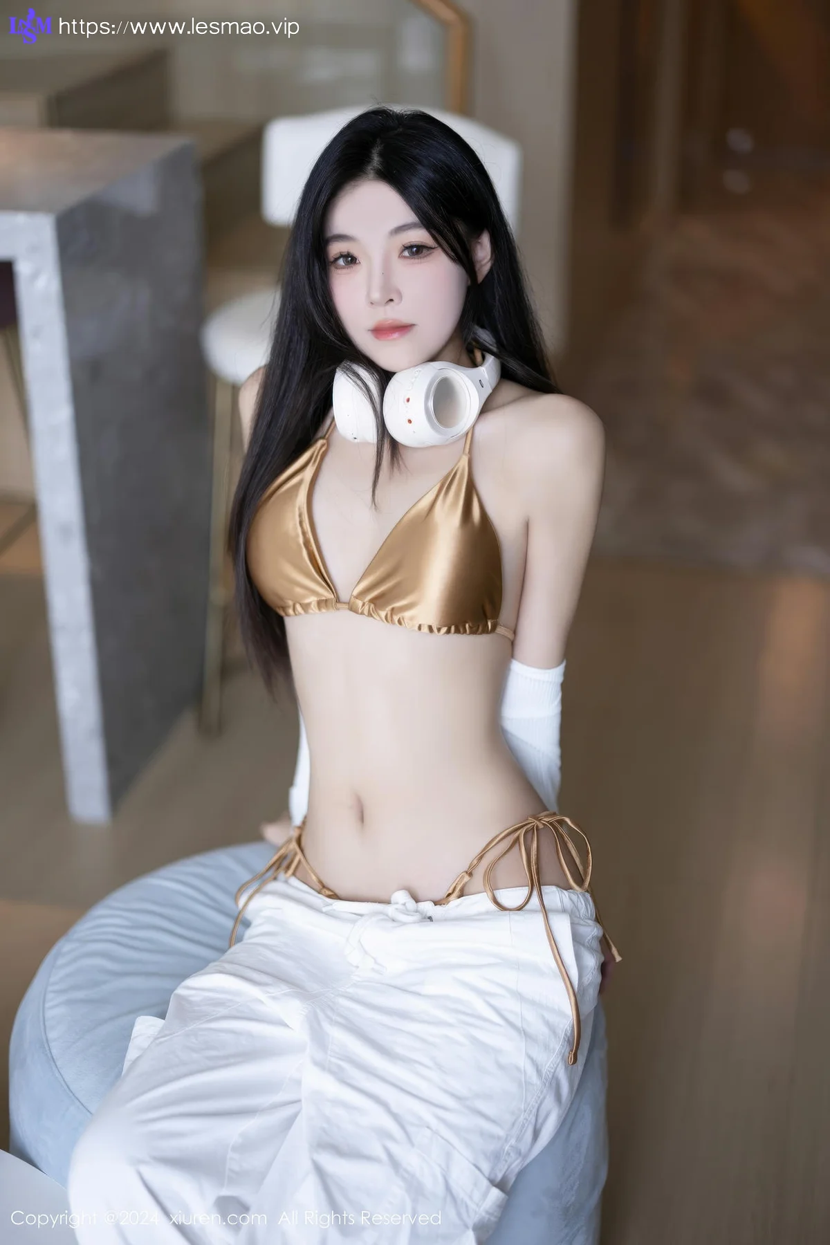 XiuRen 秀人 No.9262 初梦瑶 金色情趣内衣 - 17