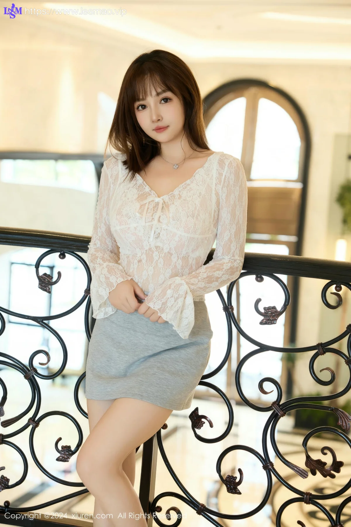 XiuRen 秀人 No.9294 养乐多Doll短裙美腿街拍 - 15