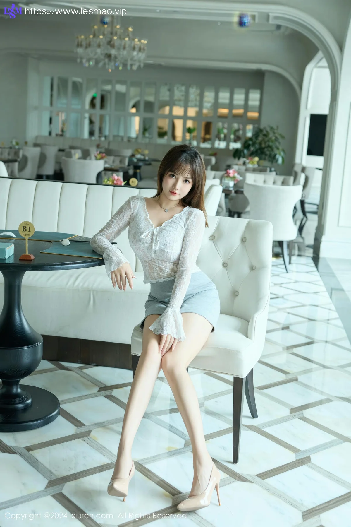 XiuRen 秀人 No.9294 养乐多Doll短裙美腿街拍 - 19