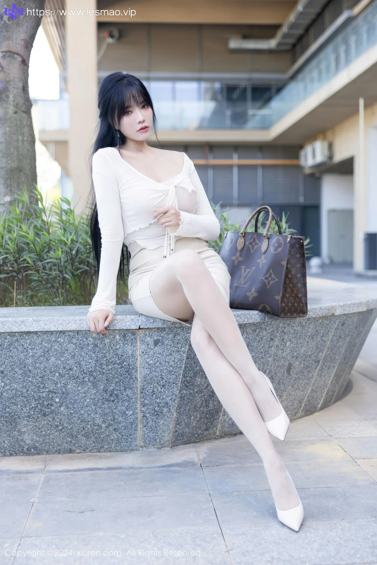 XiuRen 秀人 No.9320 娜比 美腿街拍写真 - 15