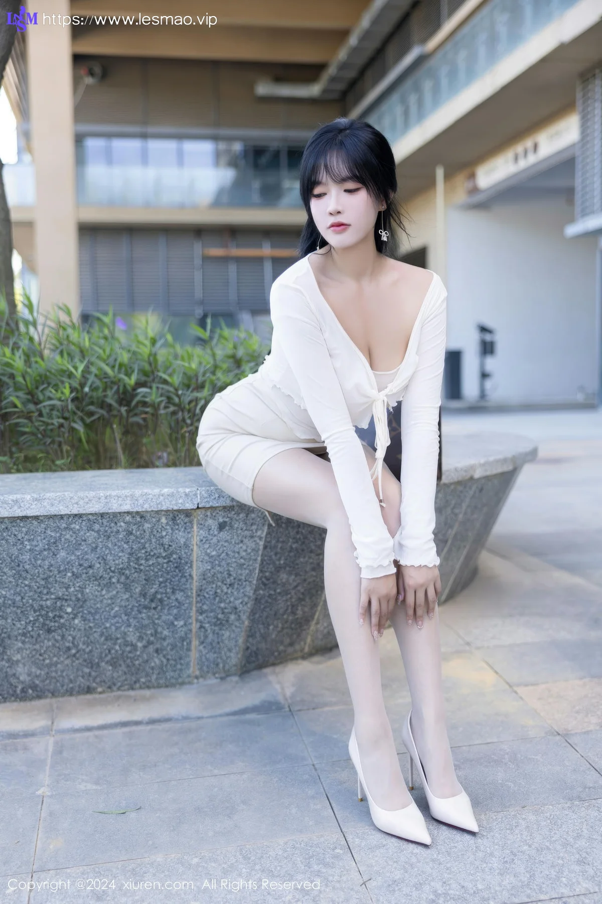 XiuRen 秀人 No.9320 娜比 美腿街拍写真 - 16