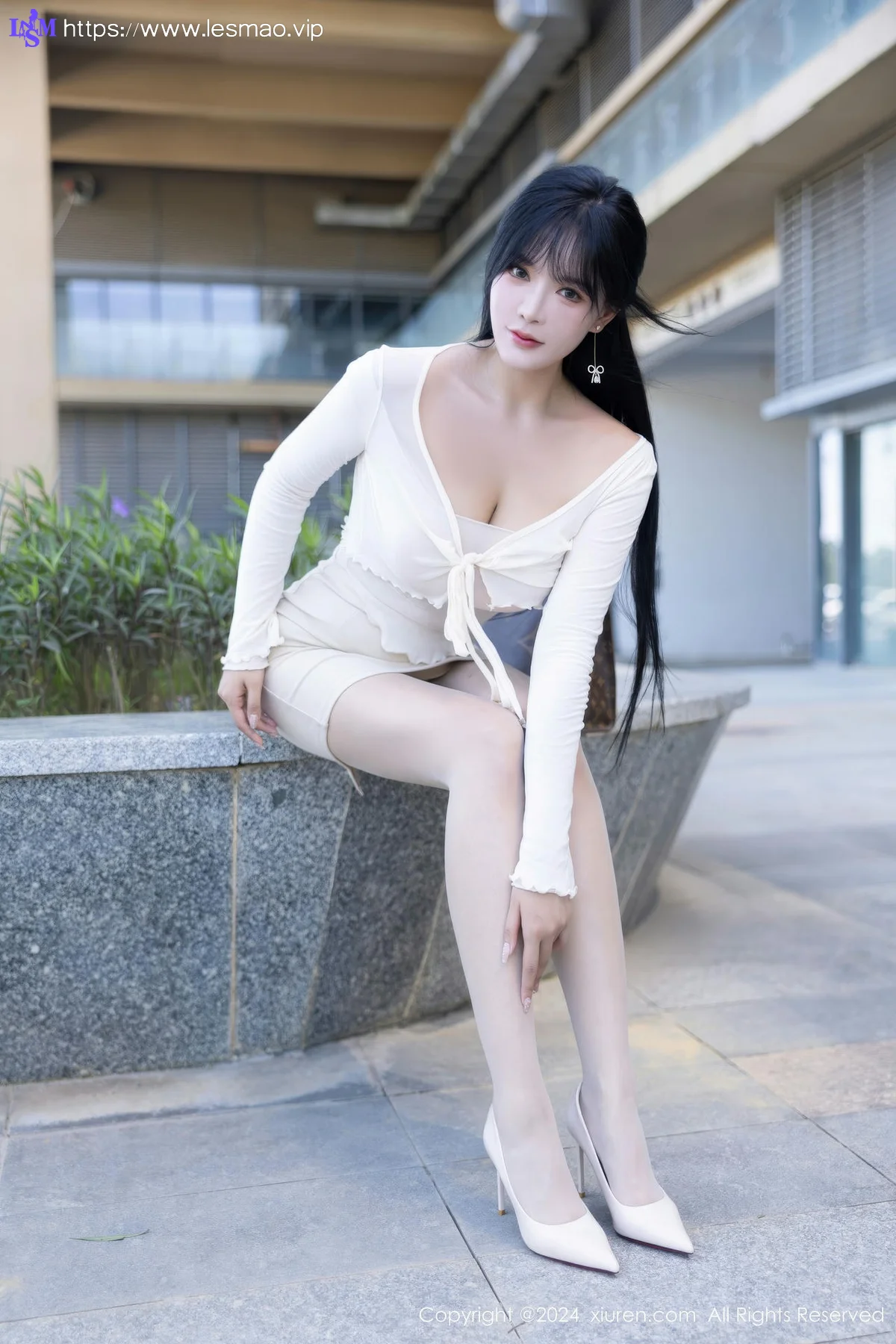 XiuRen 秀人 No.9320 娜比 美腿街拍写真 - 17