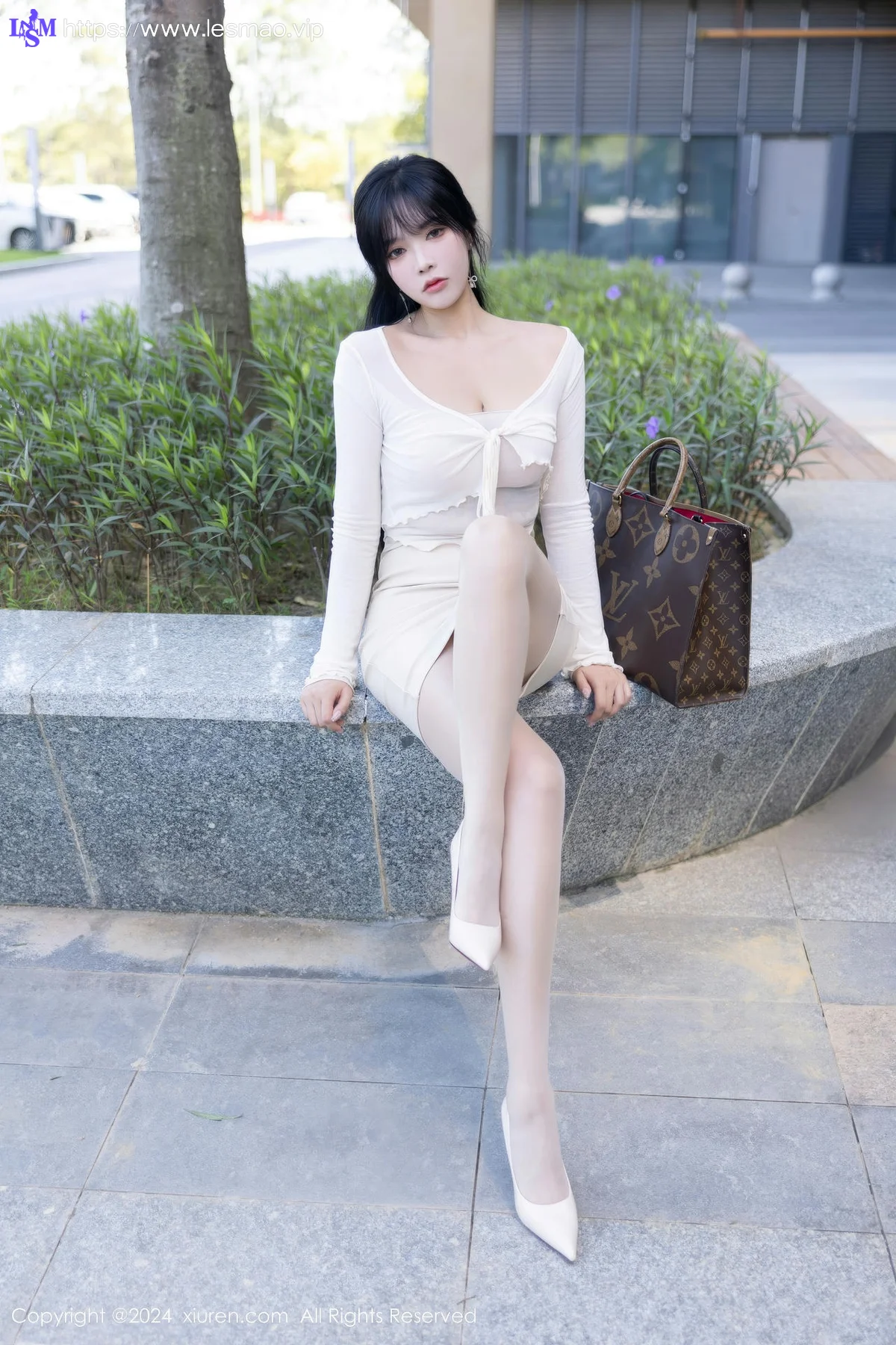 XiuRen 秀人 No.9320 娜比 美腿街拍写真 - 18