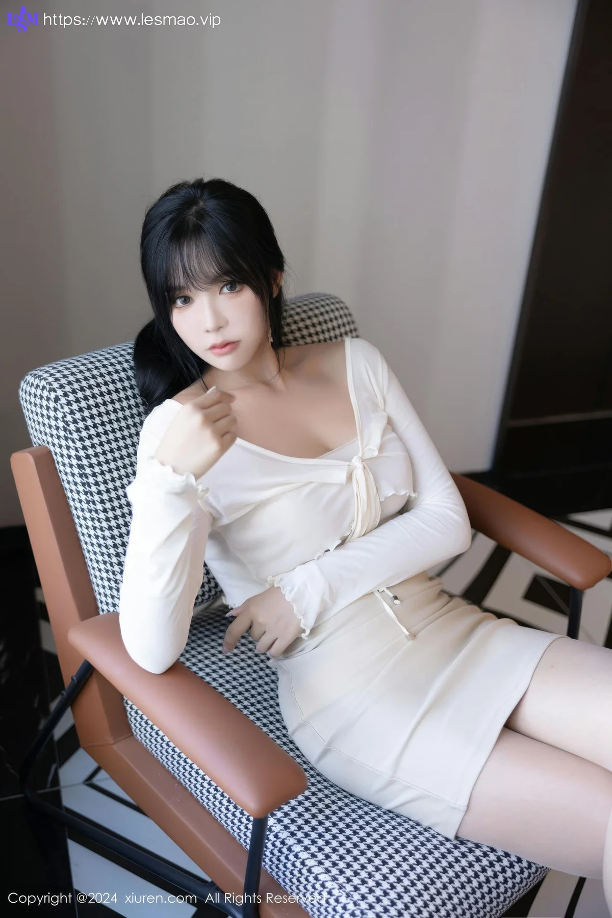 XiuRen 秀人 No.9320 娜比 美腿街拍写真 - 24