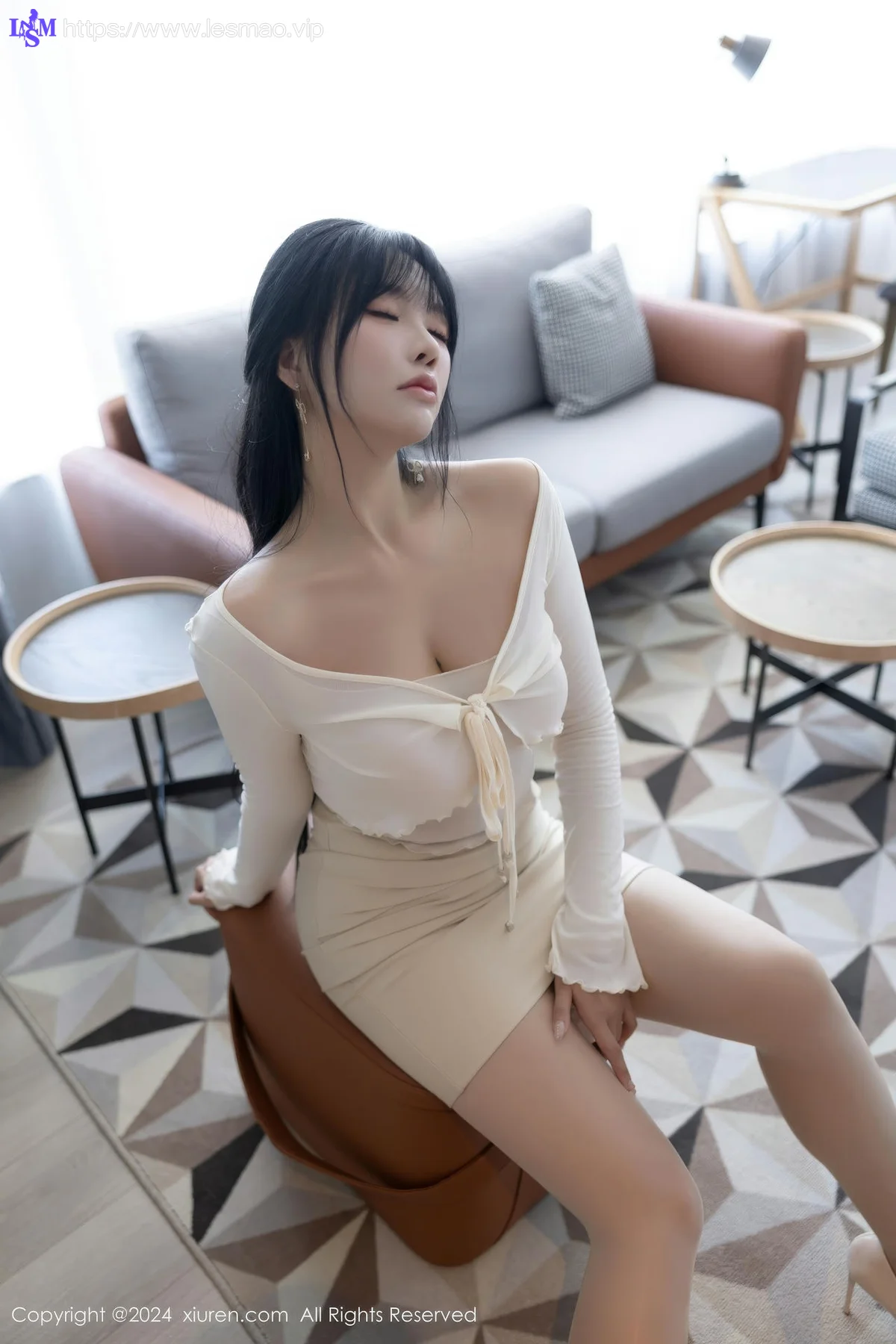 XiuRen 秀人 No.9320 娜比 美腿街拍写真 - 27