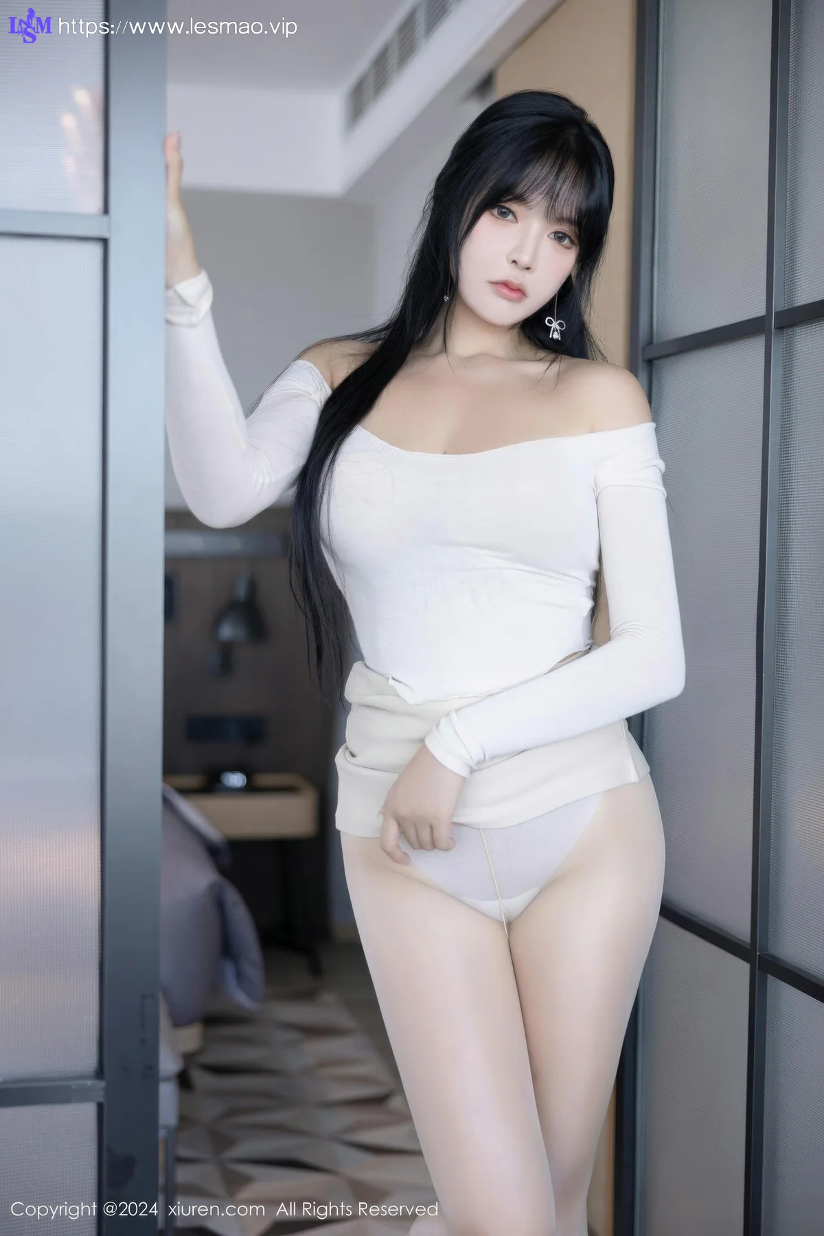 XiuRen 秀人 No.9320 娜比 美腿街拍写真 - 37
