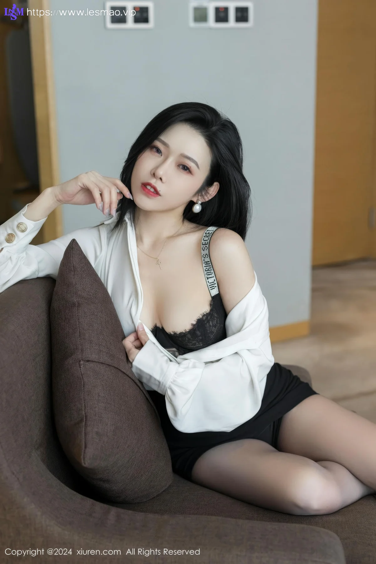 XiuRen 秀人 No.9329 luvian本能 气质美女ol短裙 - 12