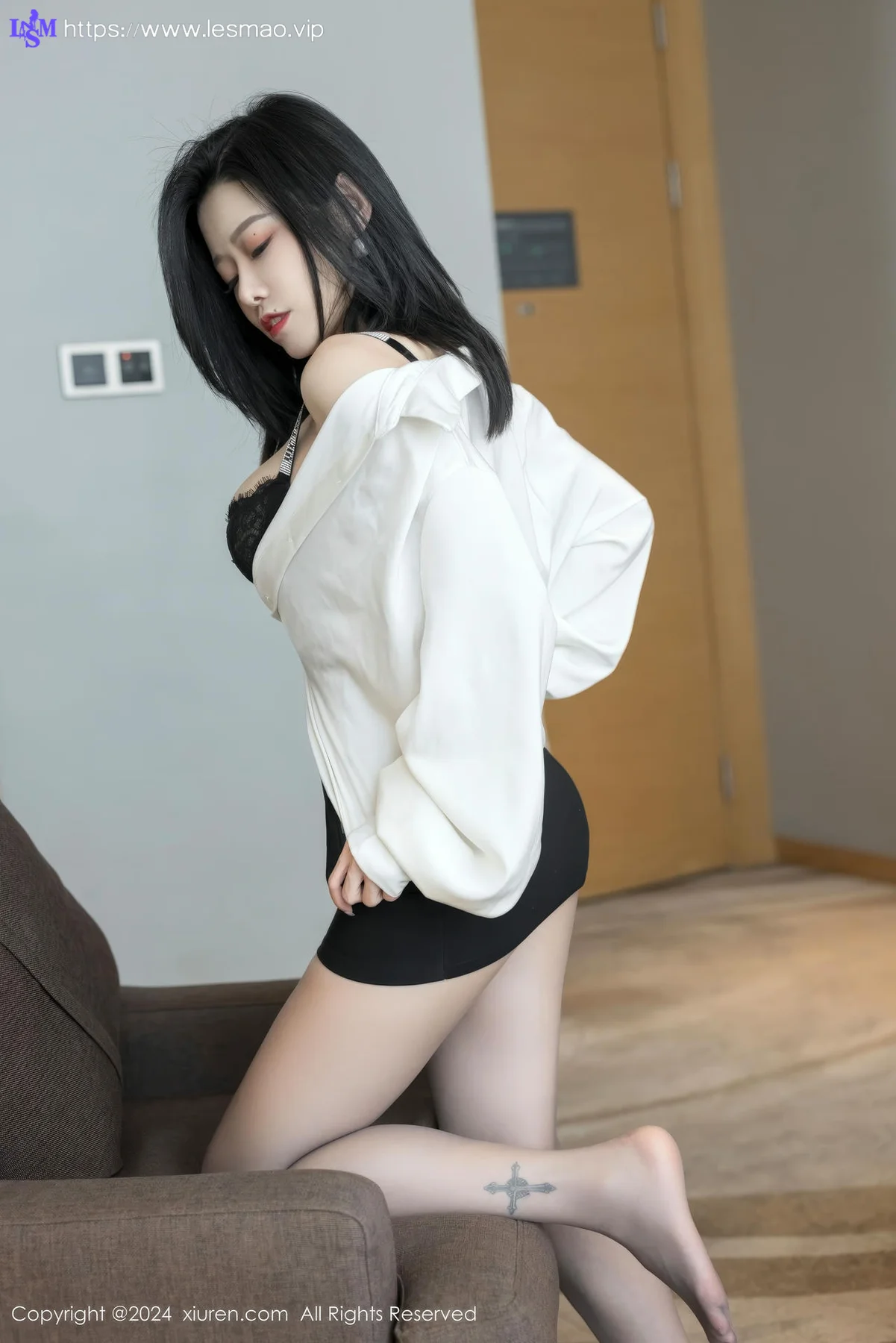 XiuRen 秀人 No.9329 luvian本能 气质美女ol短裙 - 18