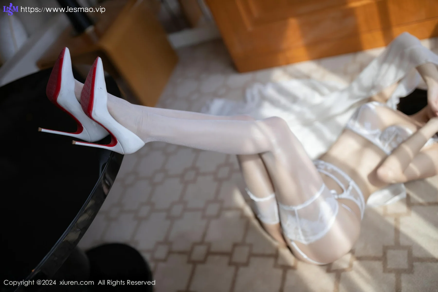XiuRen 秀人 No.9340 陆萱萱 白丝美腿写真 - 16