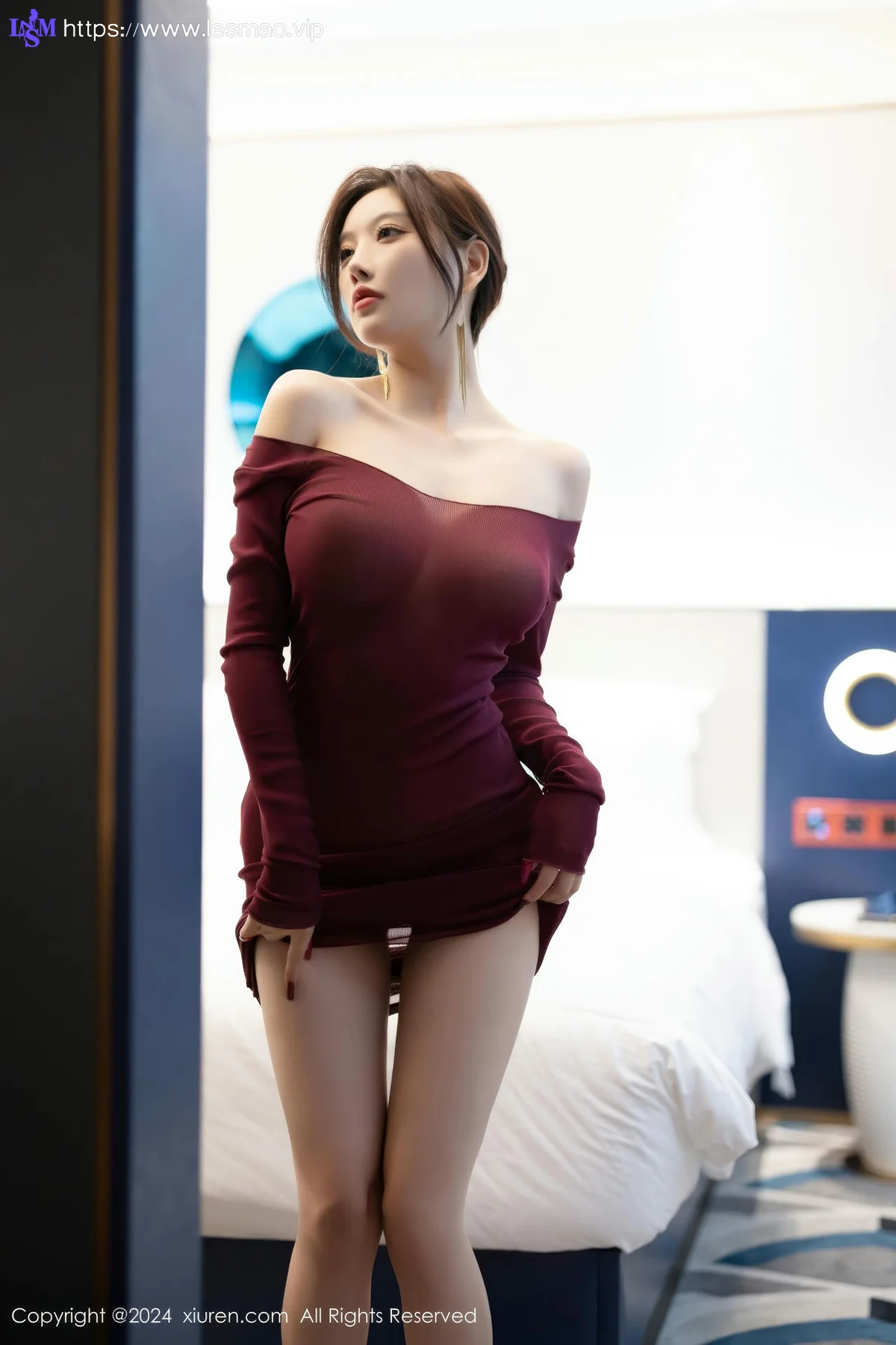 XiuRen 秀人 No.9348 杨晨晨Yome 香肩酒红美裙 - 59